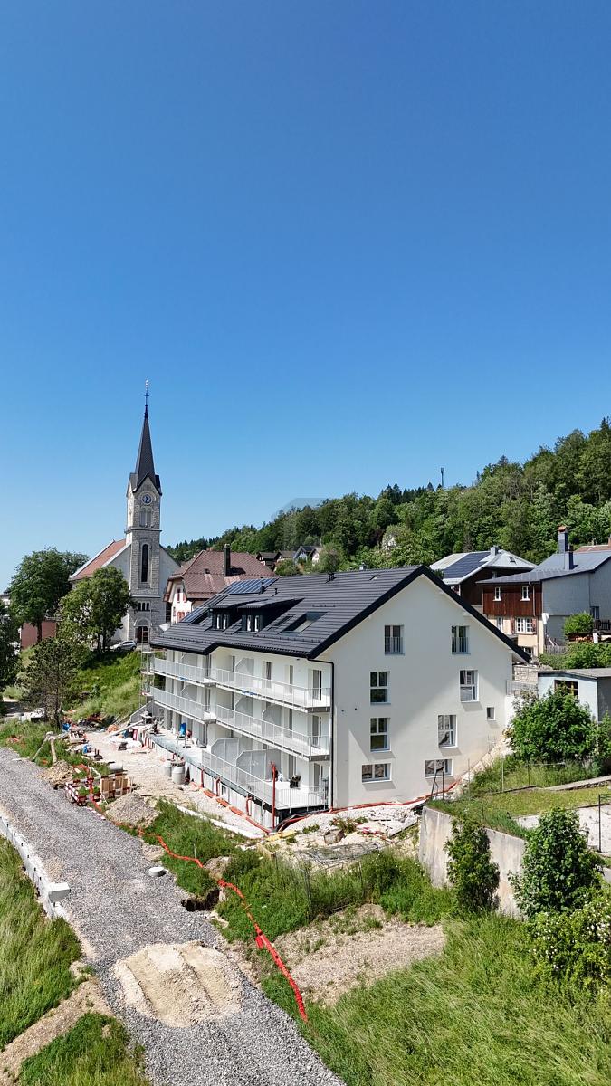 SPACIEUSE ARCADE AVEC EXCELLENTE VISIBILITÉ (LOT 11) - 3