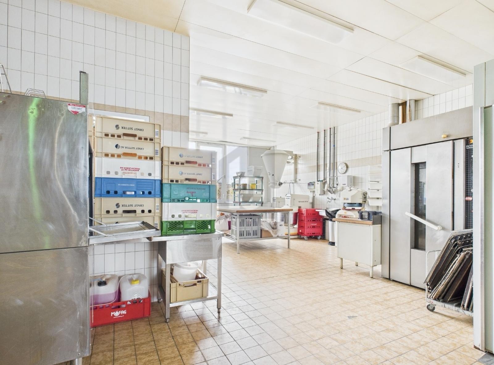 SPACIEUX ET LUMINEUX LABORATOIRE BOULANGERIE - 0