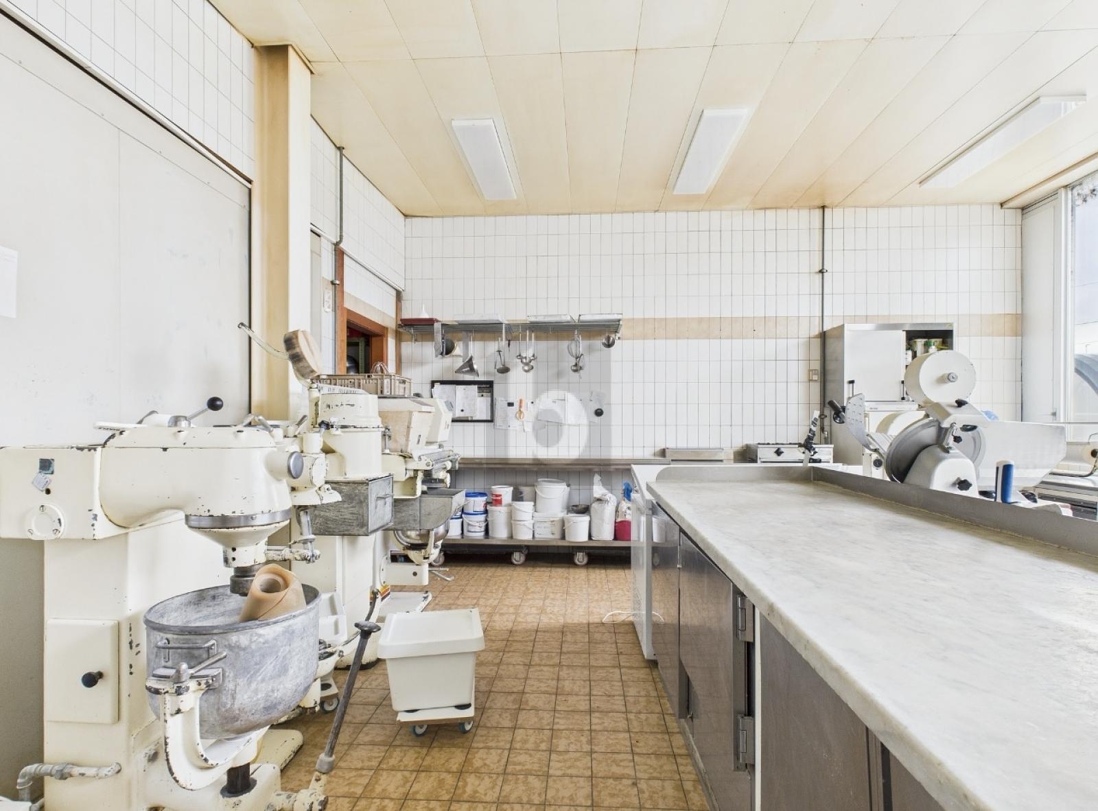 SPACIEUX ET LUMINEUX LABORATOIRE BOULANGERIE - 3