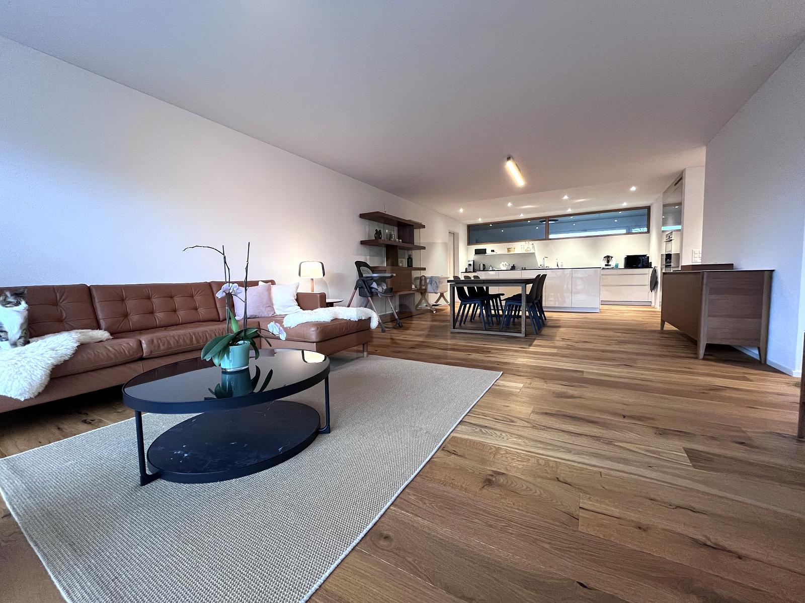LUXURIÖS, VIEL PLATZ, GROSSER BALKON - 1
