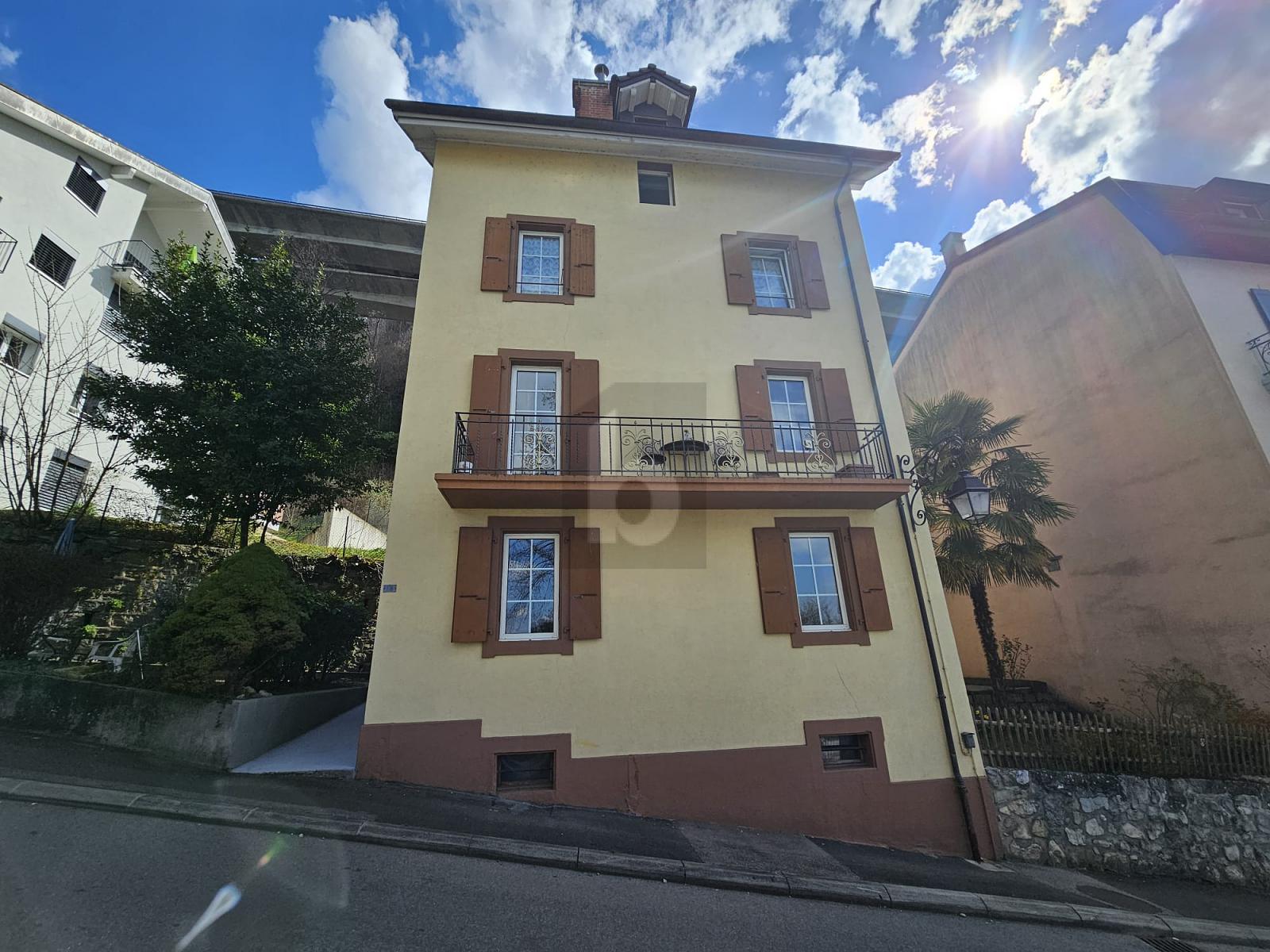 BEAU BÂTIMENT AVEC VUE SUR LE LAC - 3