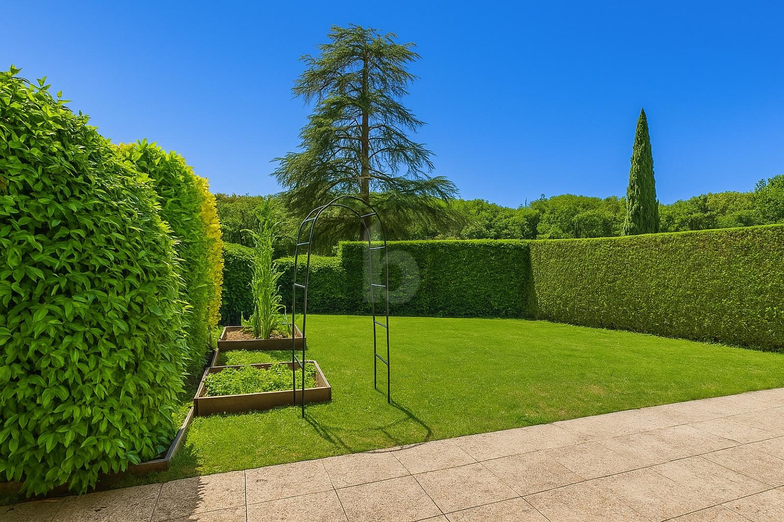PRIX TOP ! SPACIEUSE VILLA FAMILIALE AVEC JARDIN PRIVÉ - 0