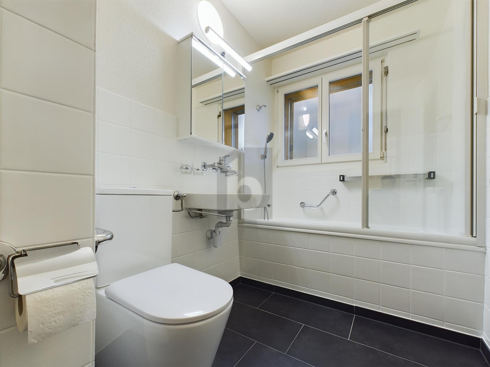 NEU RENOVIERT MIT BALKON - 3