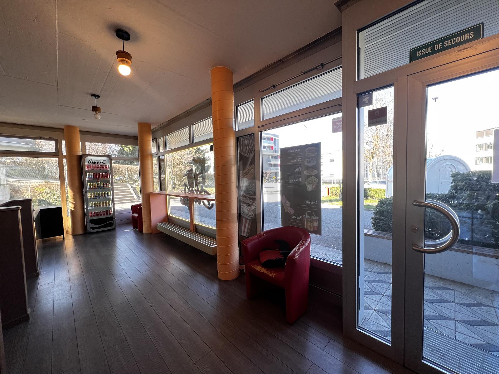 EMPLACEMENT STRATÉGIQUE POUR TAKE AWAY - 1