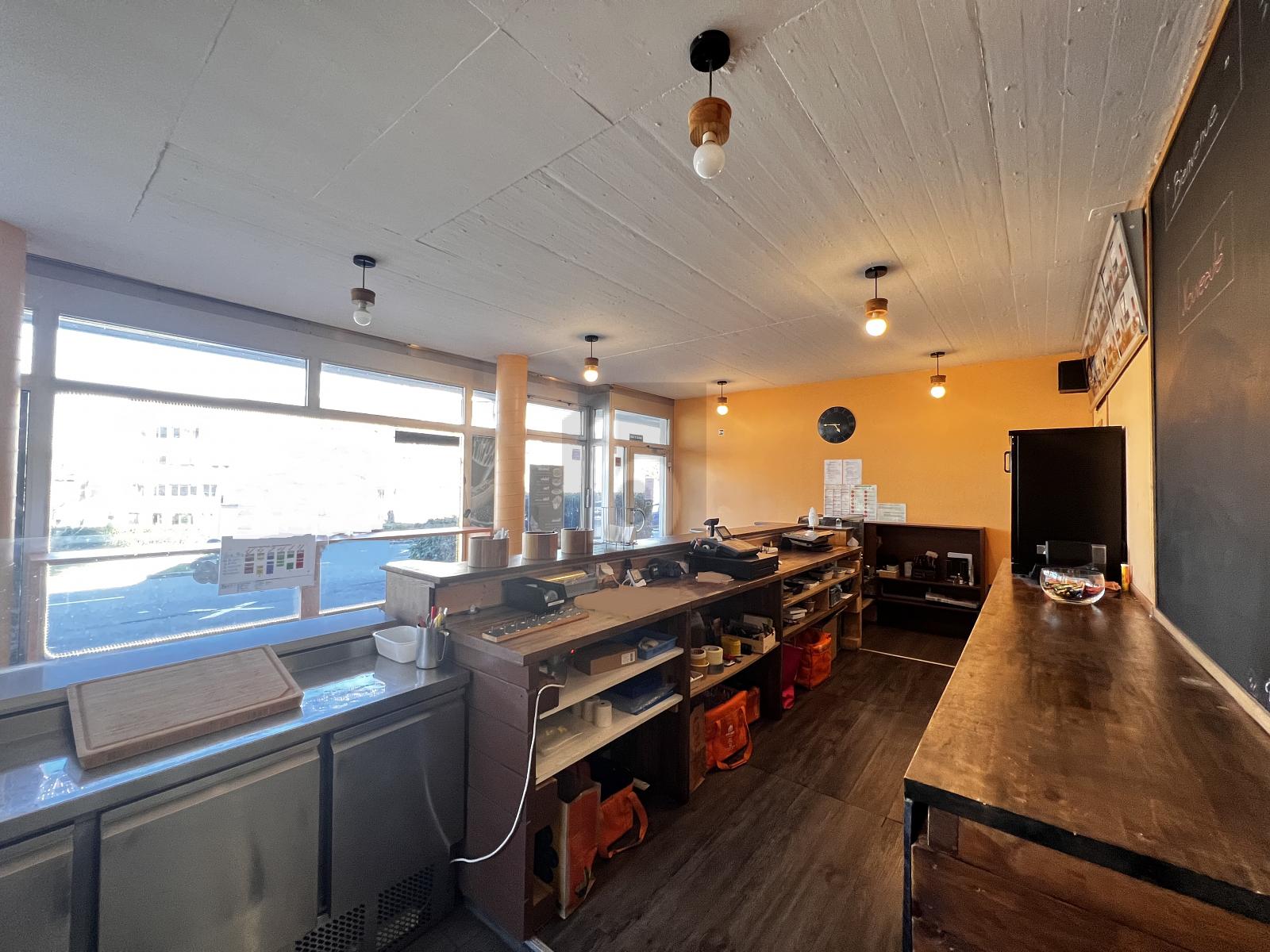 EMPLACEMENT STRATÉGIQUE POUR TAKE AWAY - 2