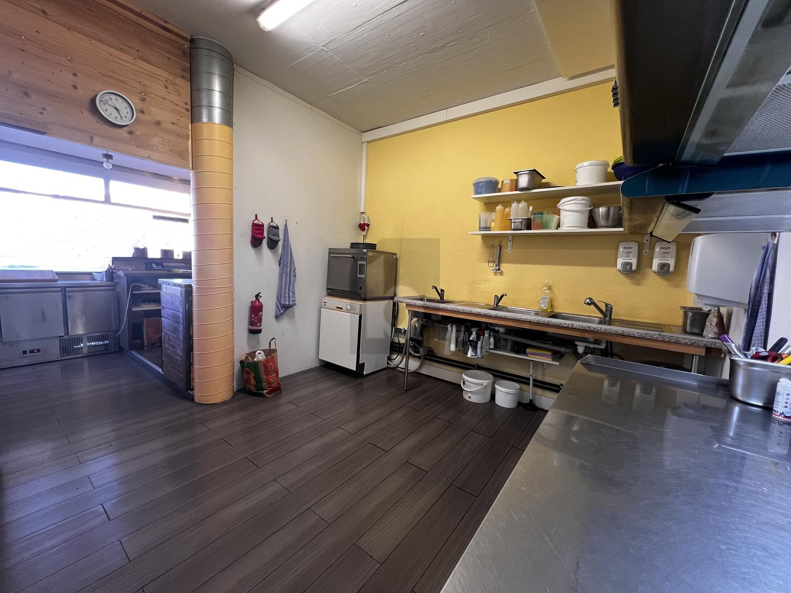 EMPLACEMENT STRATÉGIQUE POUR TAKE AWAY - 3