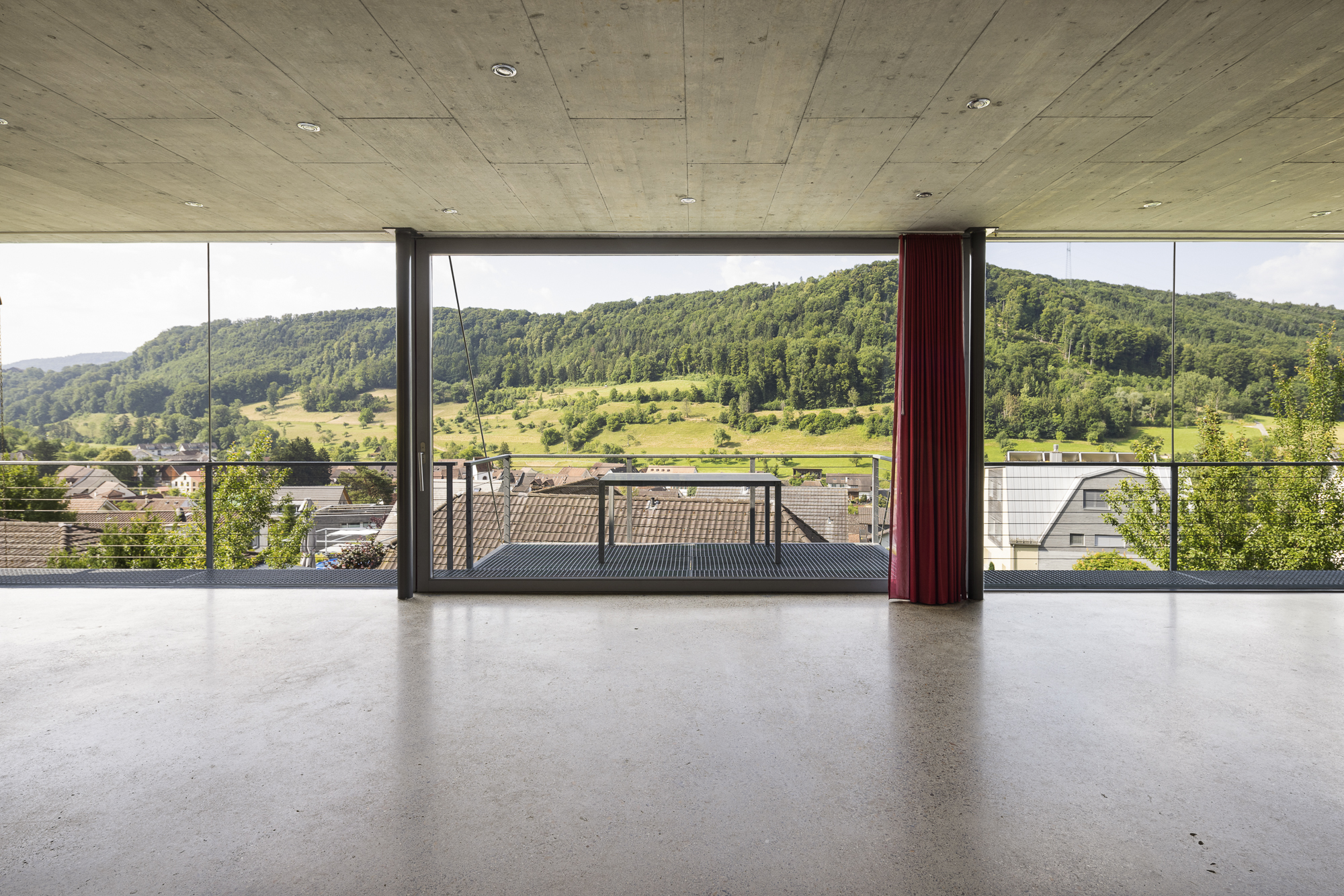 Stilvoller Wohntraum mit atemberaubender Aussicht - 0