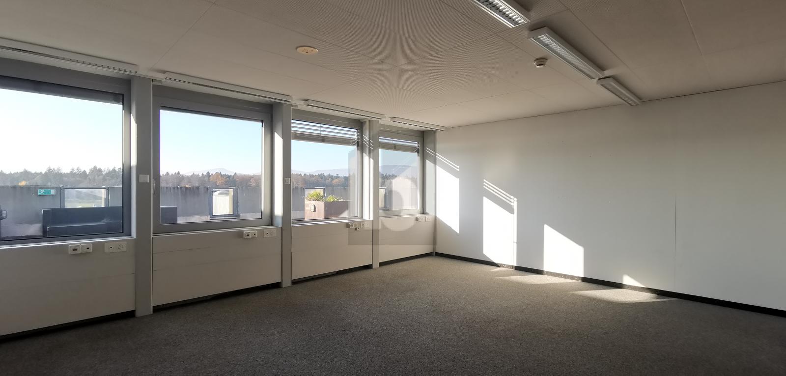 HELL MIT GUTER INFRASTRUKTUR (BÜRO 4.10) - 0