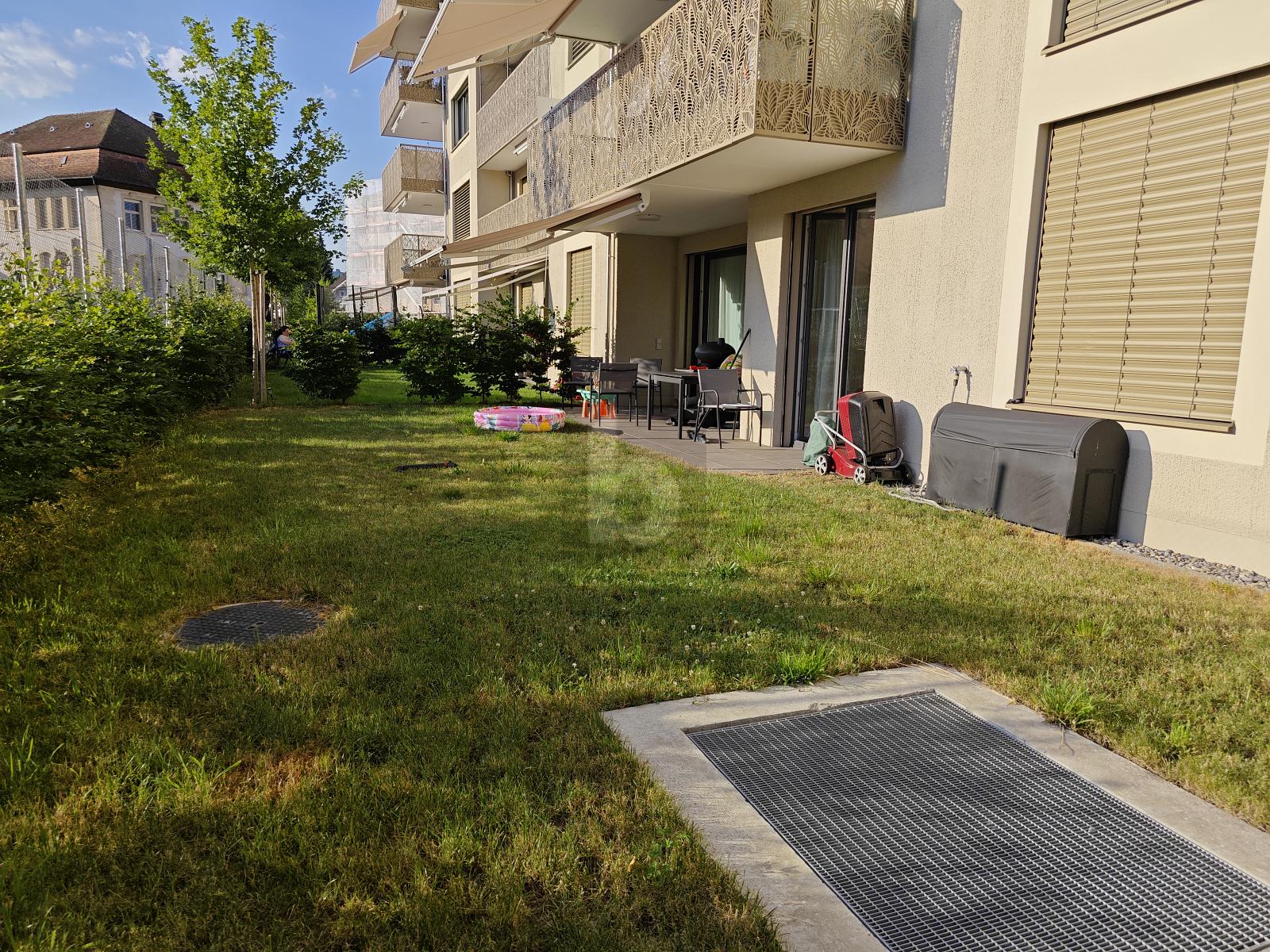LUXURIÖS, GROSS UND MIT SONNIGEN GARTEN - 4
