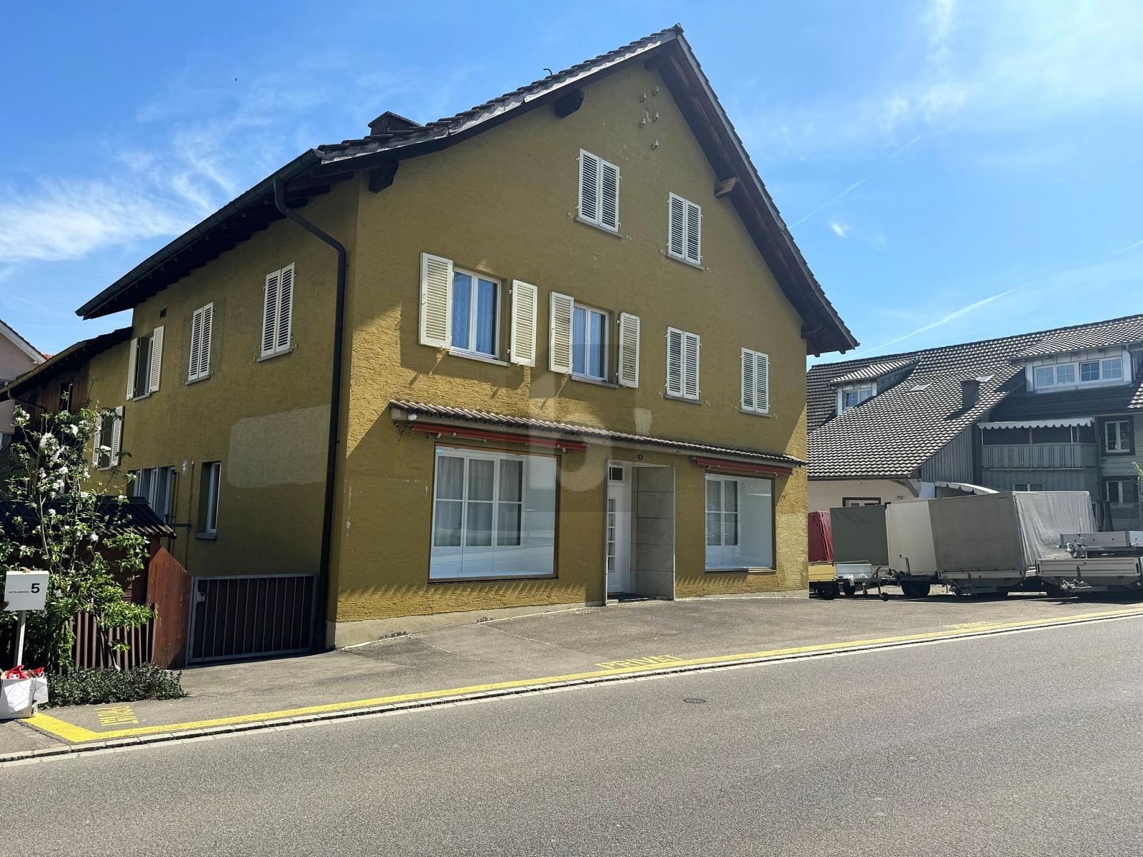HELL MIT GROSSEN SCHAUFENSTER - 0