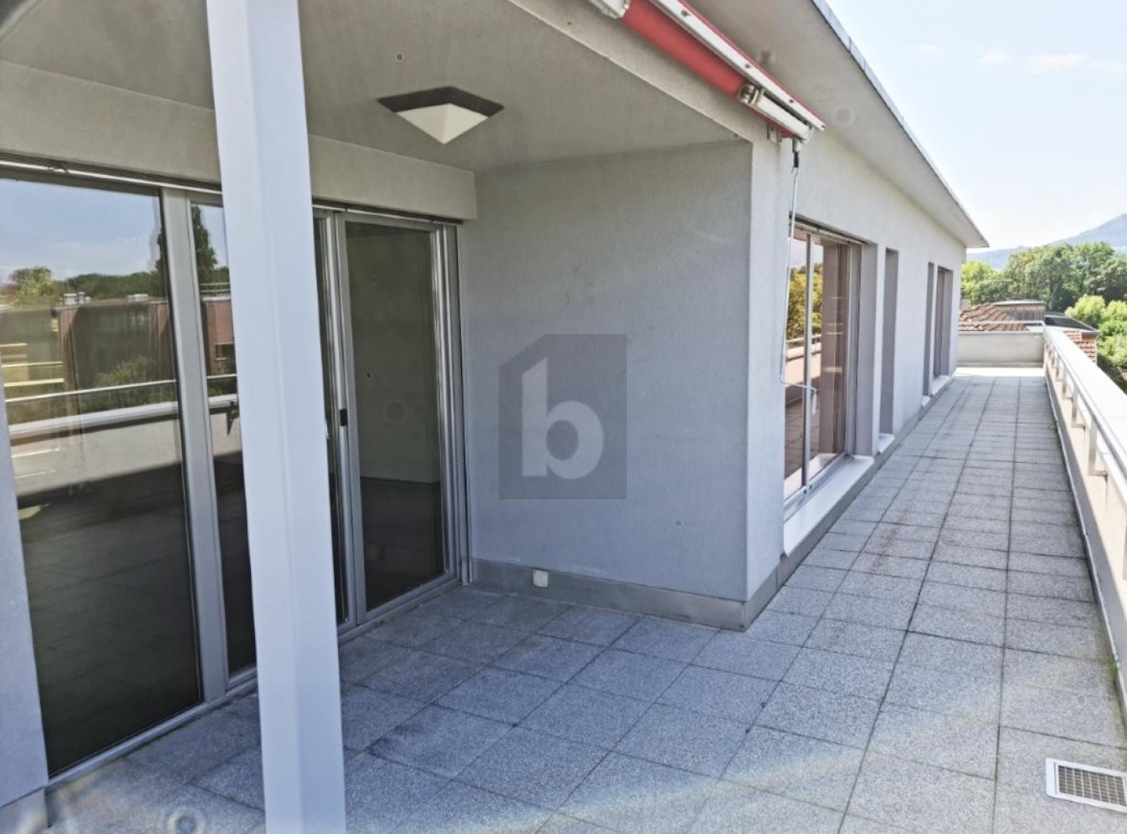 WEITLÄUFIG AUF ZWEI ETAGEN, MIT GROSSER TERRASSE - 0