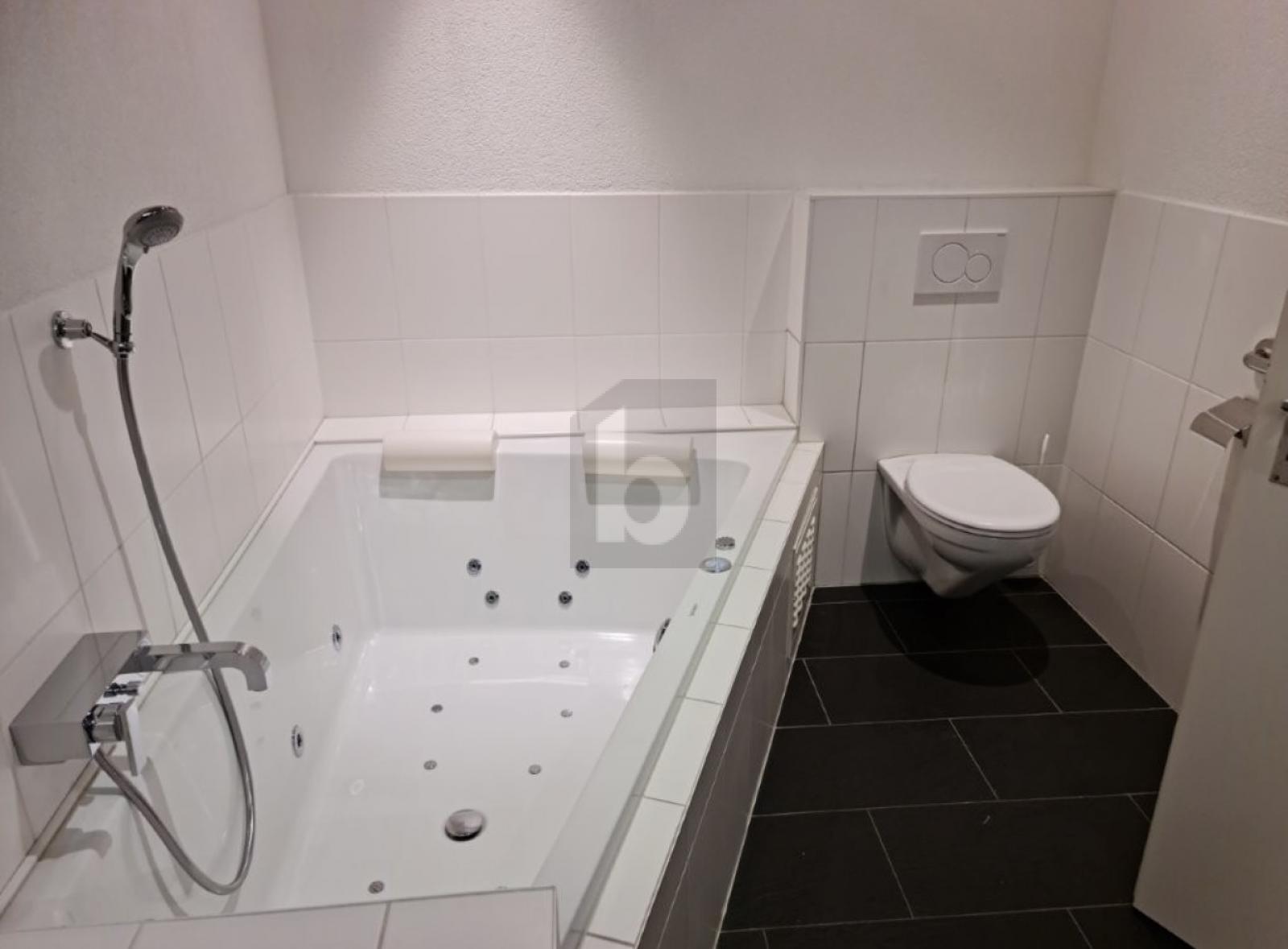 WEITLÄUFIG AUF ZWEI ETAGEN, MIT GROSSER TERRASSE - 4