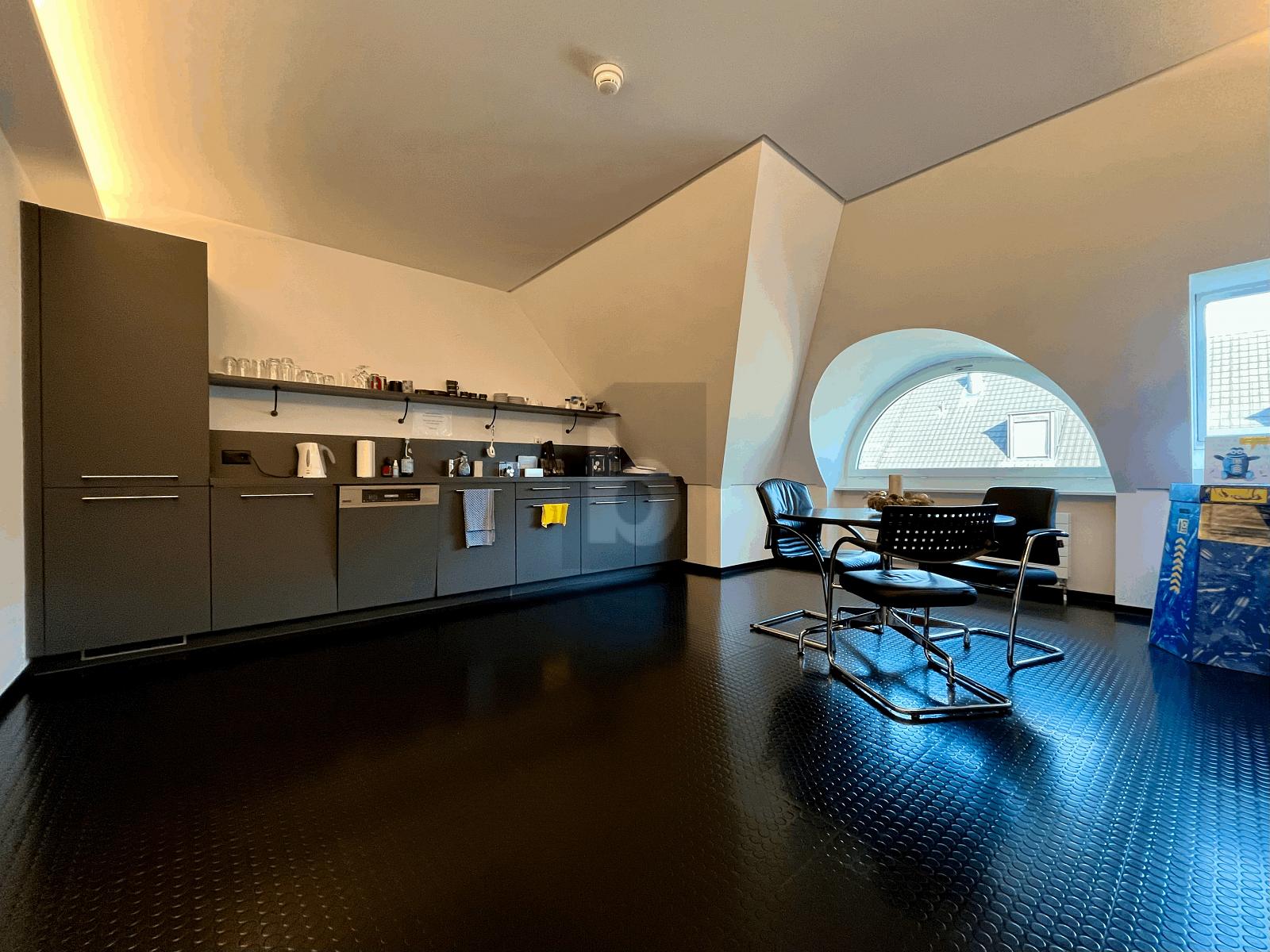 ARBEITEN IM HERZEN DER STADT - 4