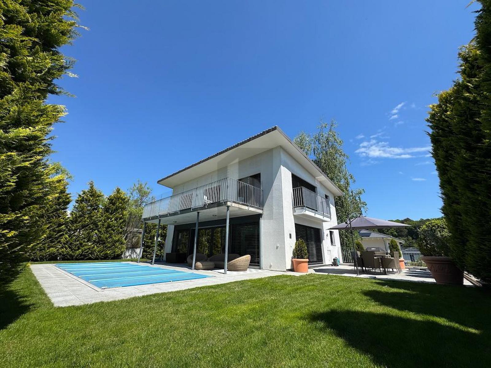 MODERN, GROSSZÜGIG MIT POOL - 0