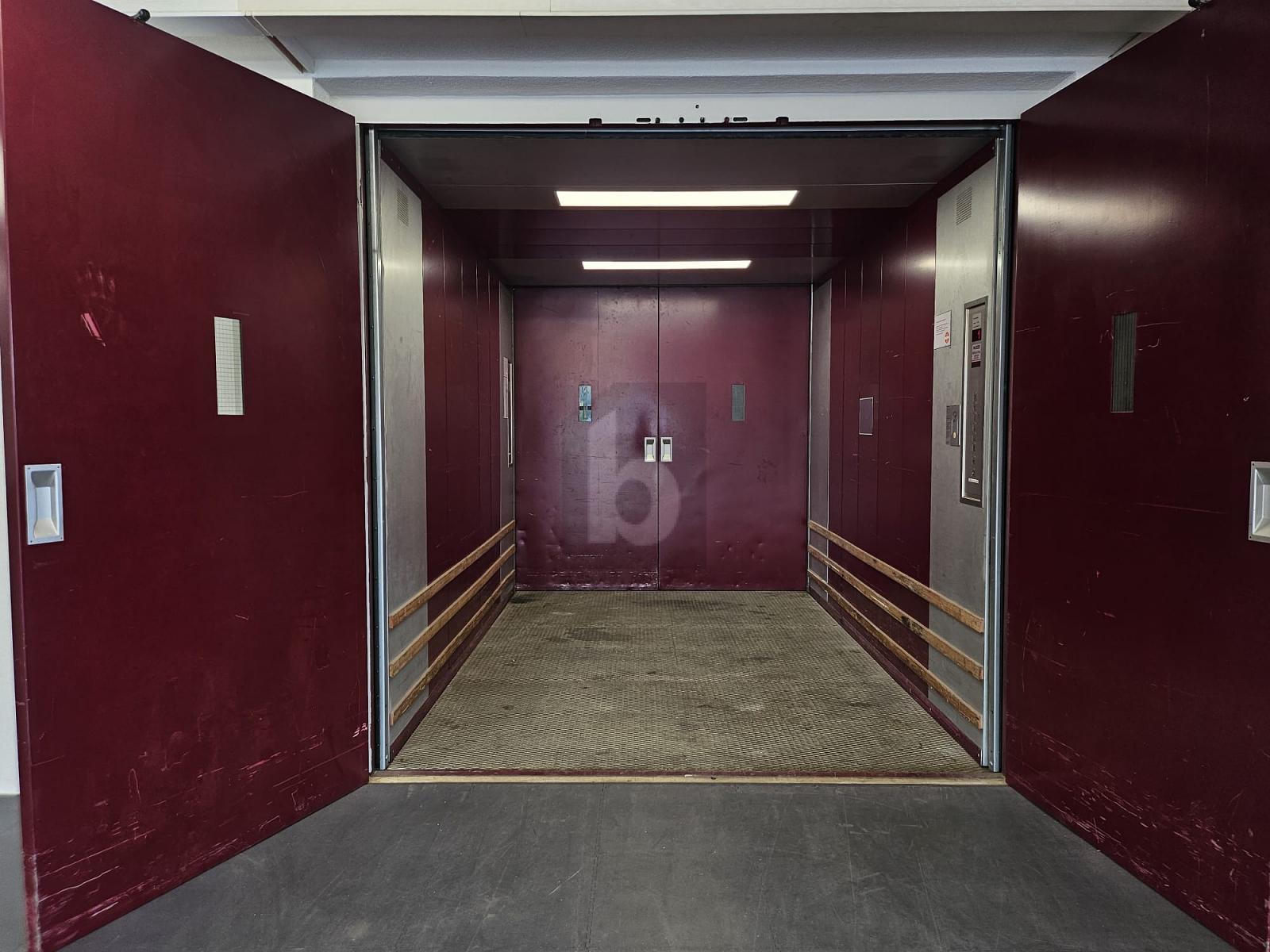 BÜRO MIT ANGESCHLOSSENEM LAGER NAHE AUTOBAHN - 4