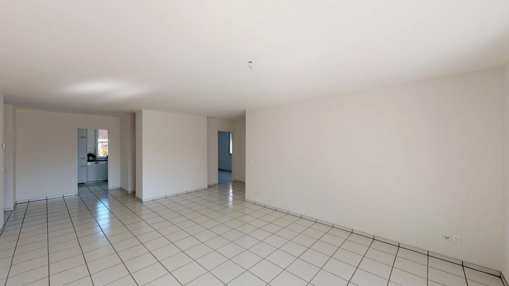Lichtdurchflutete Wohnung sucht Bewohner - 1