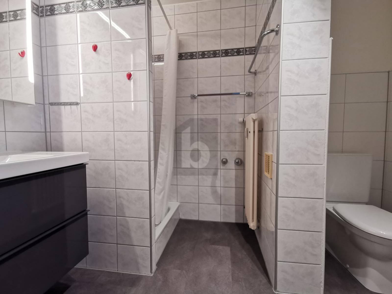 GEPFLEGT MIT LIFT UND ZWEI BALKONEN - 4