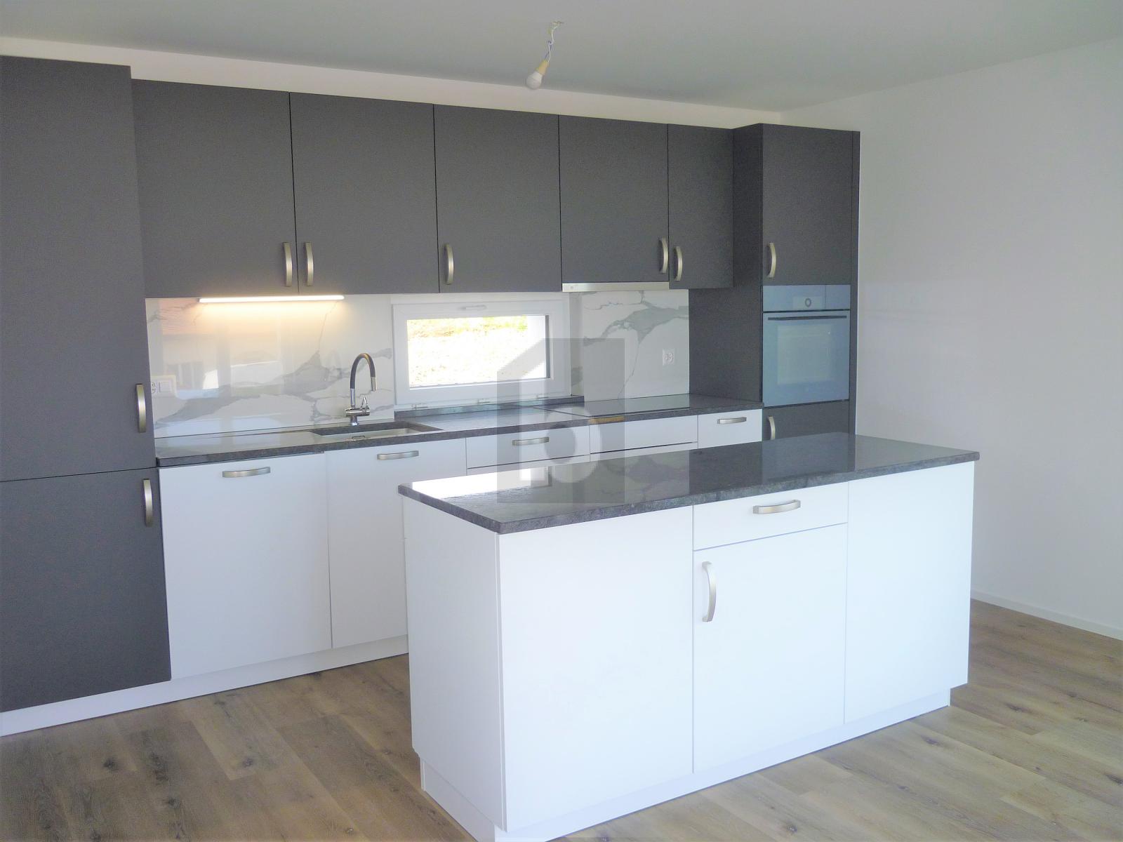 &nbsp;VILLA NEUVE : 4 CHAMBRES + UNE PIÈCE INDÉPENDANTE - 4