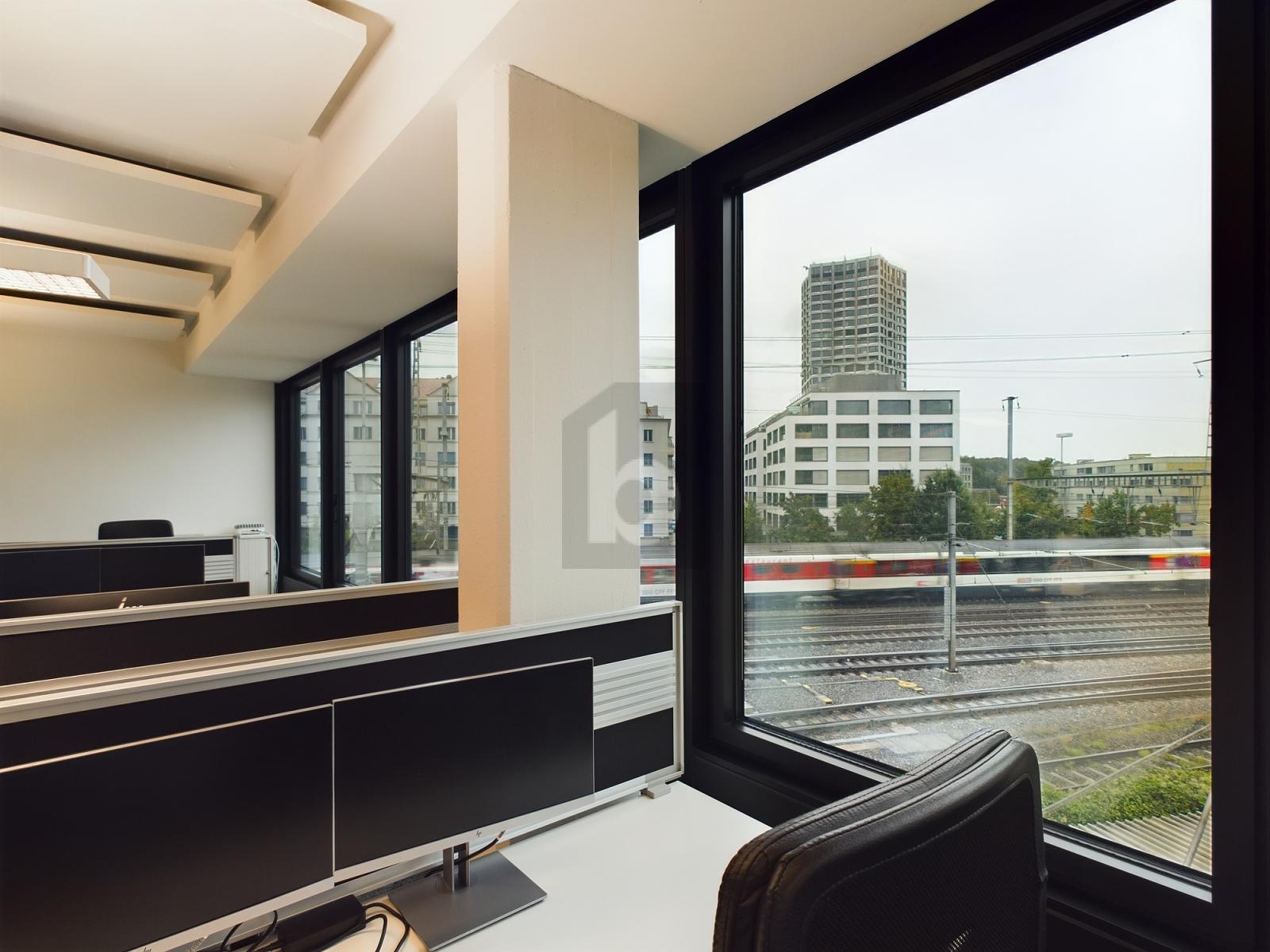 ARBEITEN MIT SCHÖNEM WEITBLICK - 1