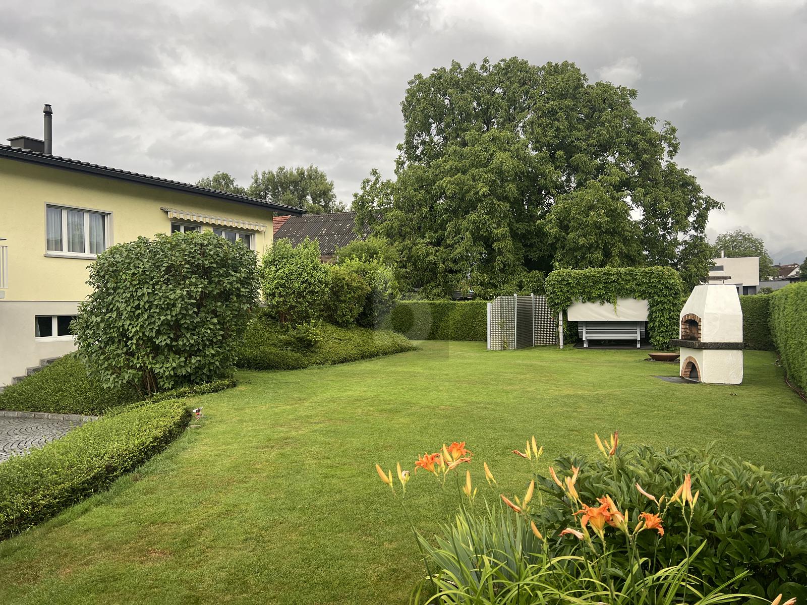 GERÄUMIG MIT TRAUMHAFTEM GARTENPARADIES - 1