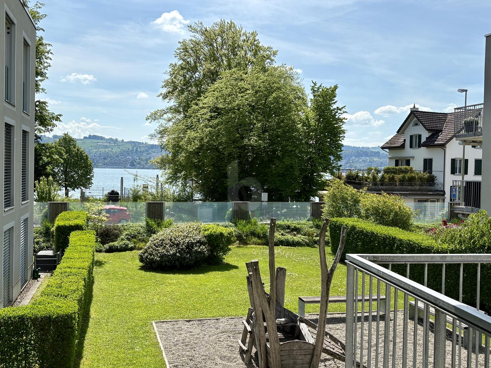 MODERN, ZENTRAL UND MIT SEESICHT - 0