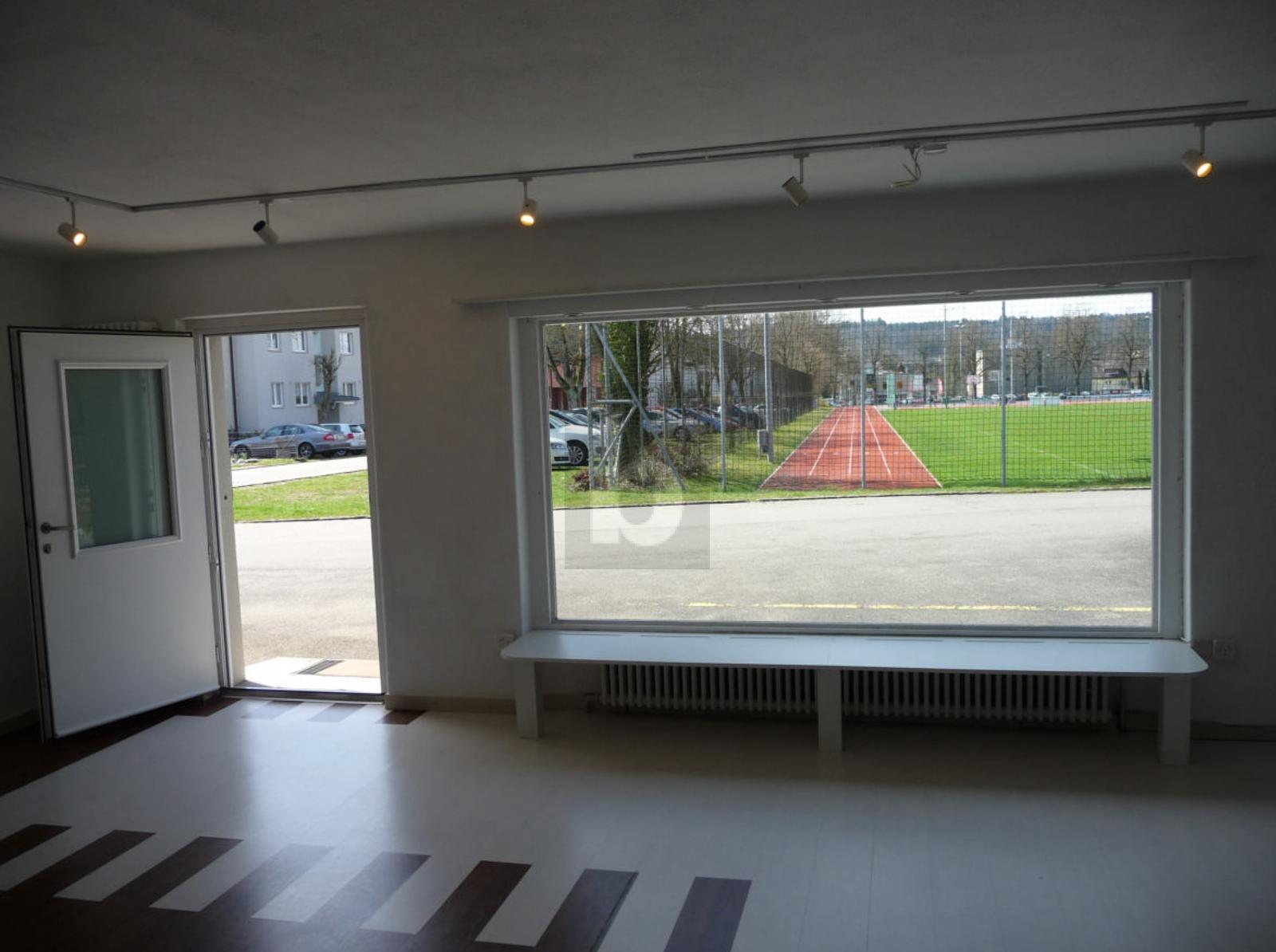 HELL UND CHARMANT MIT GROSSEM SCHAUFENSTER - 4
