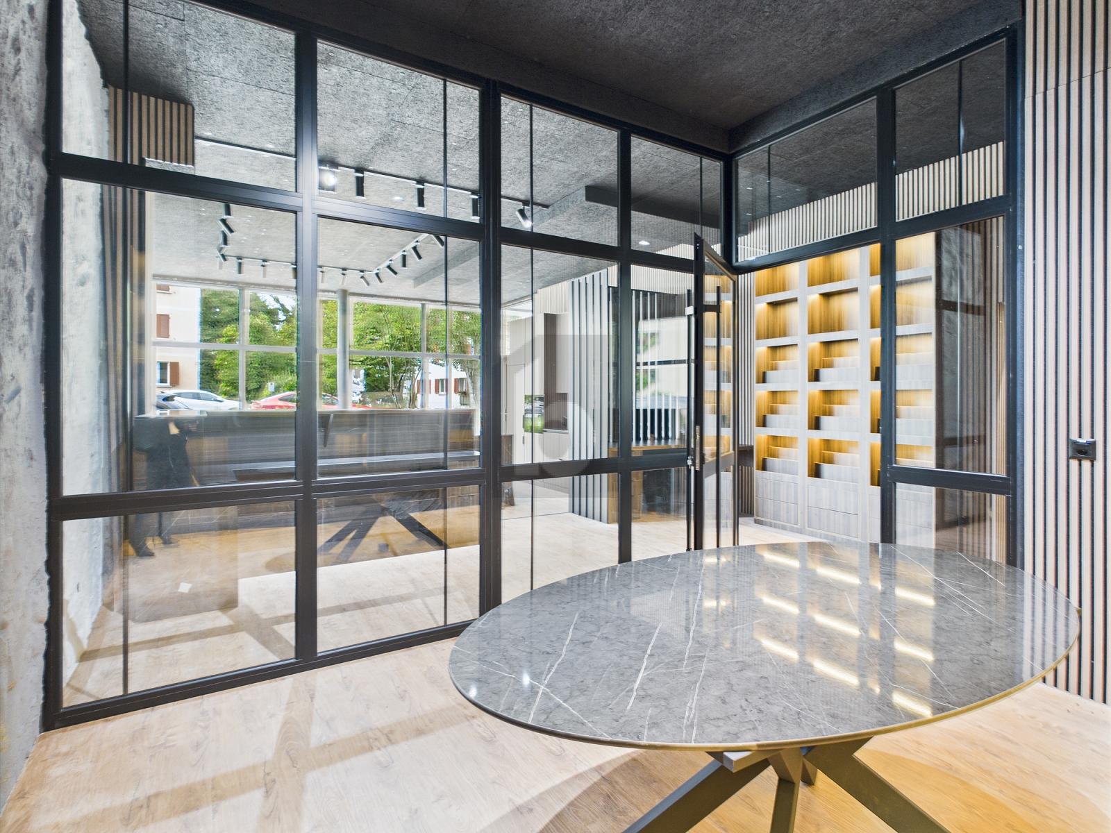 EXKLUSIV MIT MODERNER ARCHITEKTUR - 2