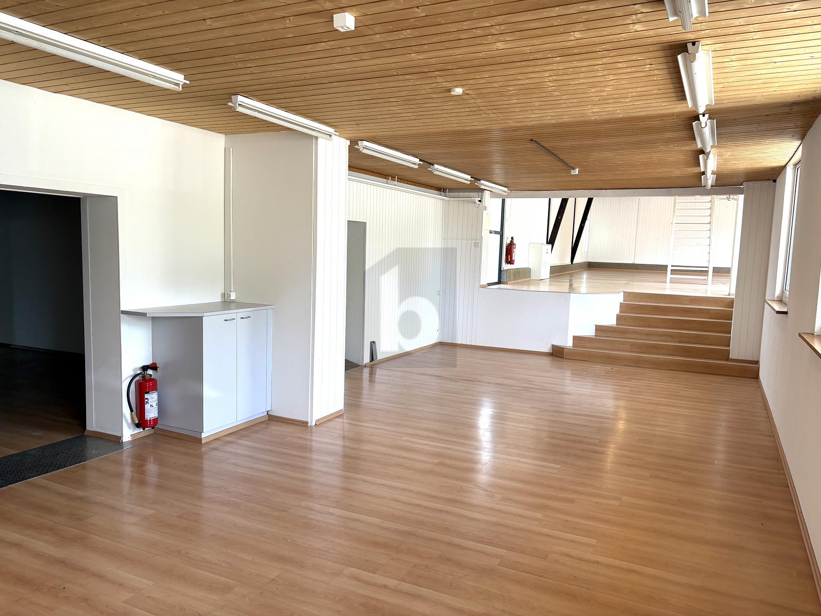 GROSSZÜGIGES GEWERBEOBJEKT MIT ZÜRICHSEE-FLAIR - 1