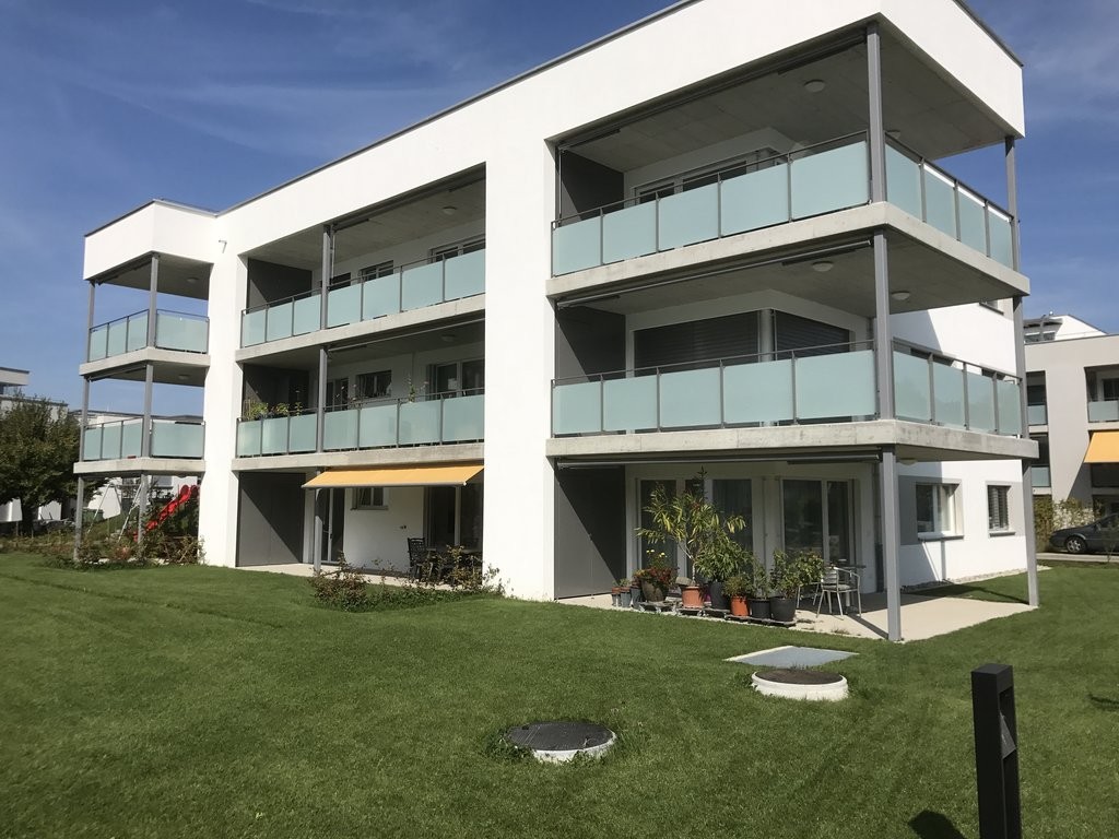 Topmoderne Wohnung mit sonnigem Gartensitzplatz - 0