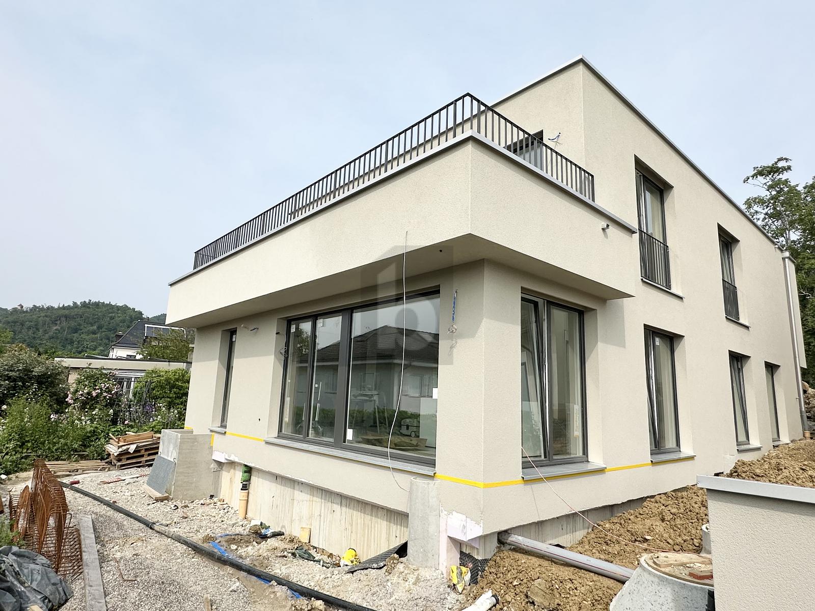 NEUBAU MIT GROSSER TERRASSE AN TOP LAGE - 0