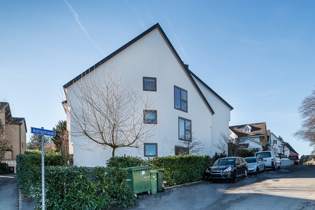 Top moderne Dachwohnung in der Nähe des Zürichsees - 0
