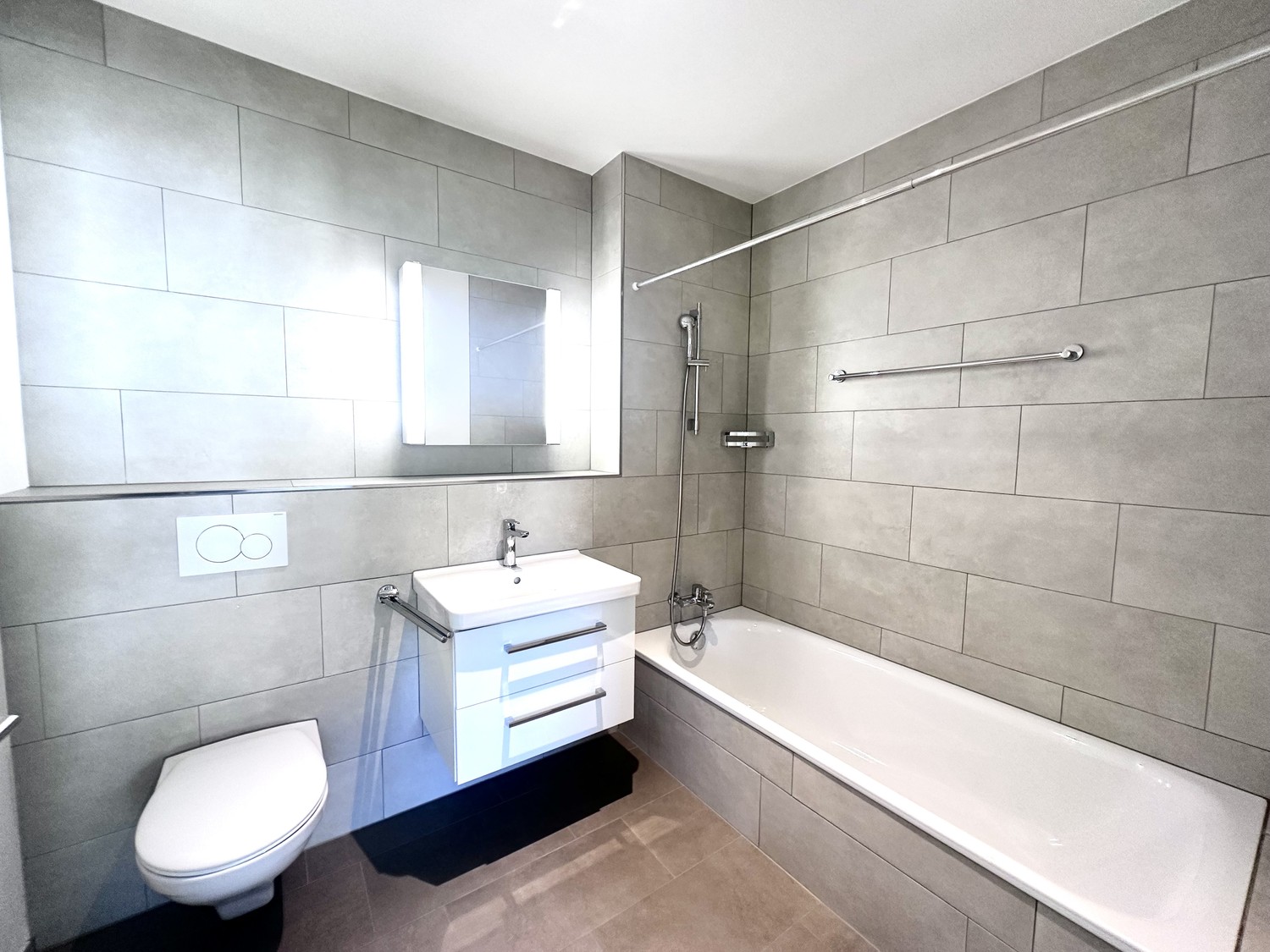 Exklusive 4.5-Zimmer-Wohnung mit großer Terrasse  zentral und ruhig im Wohnensemble "Radius Plus" - 10
