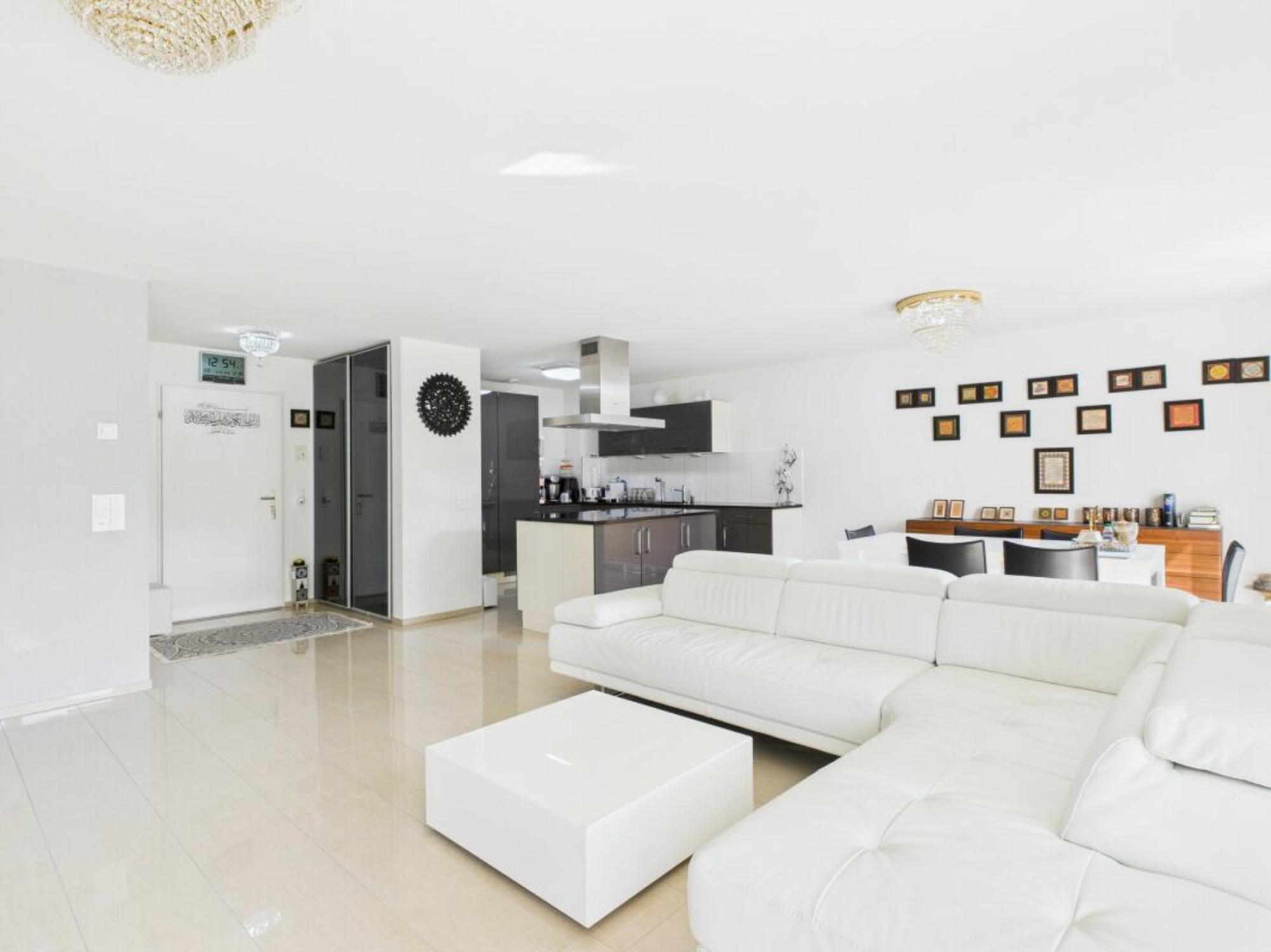 HIGH-QUALITY LIVING COMFORT - MODERN AND CENTRALLY LOCATED - 1