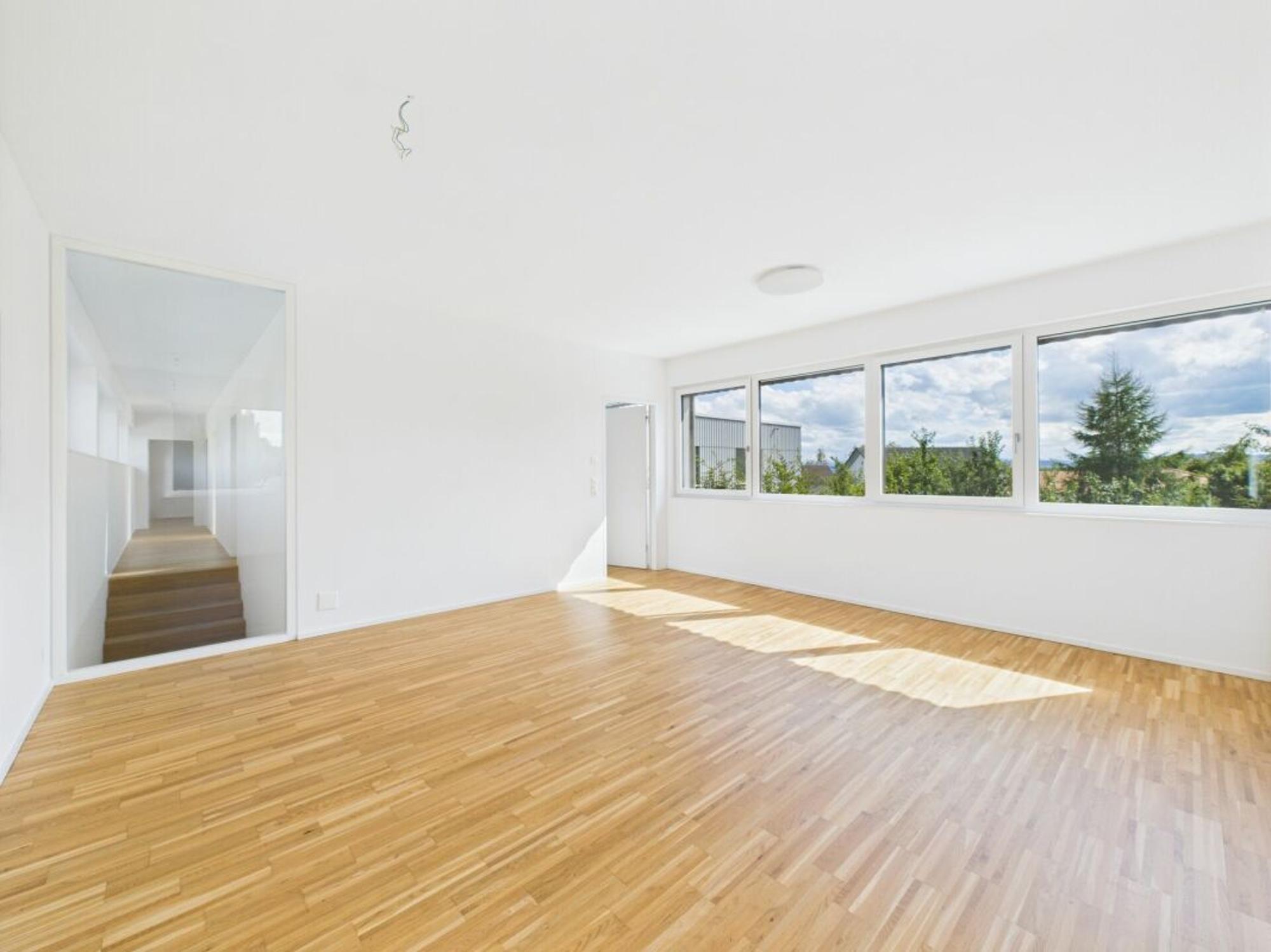 SPACIOUS, MODERN AND SUNNY - 2