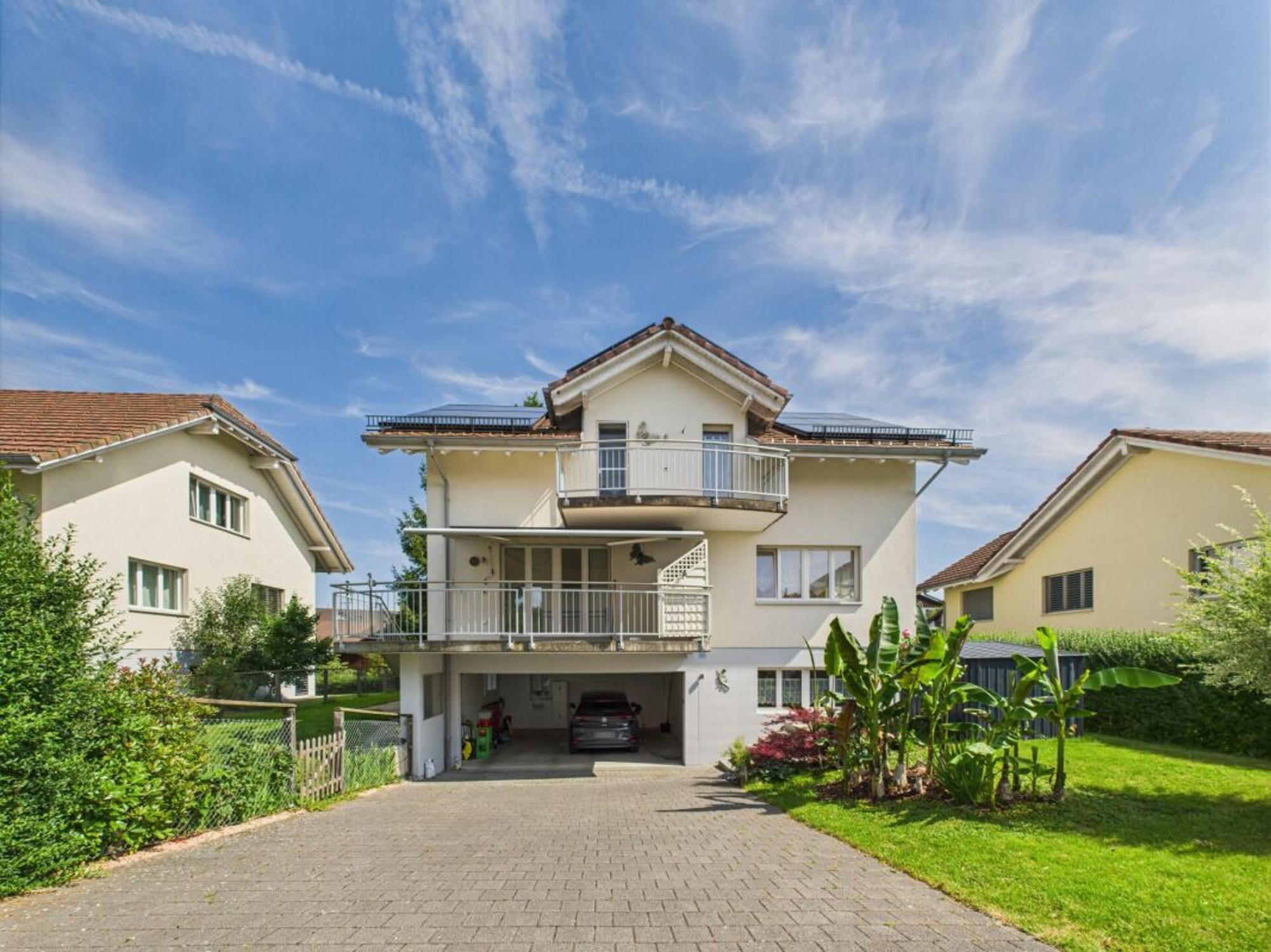 DETACHED IN A QUIET, CHILD-FRIENDLY LOCATION - 0