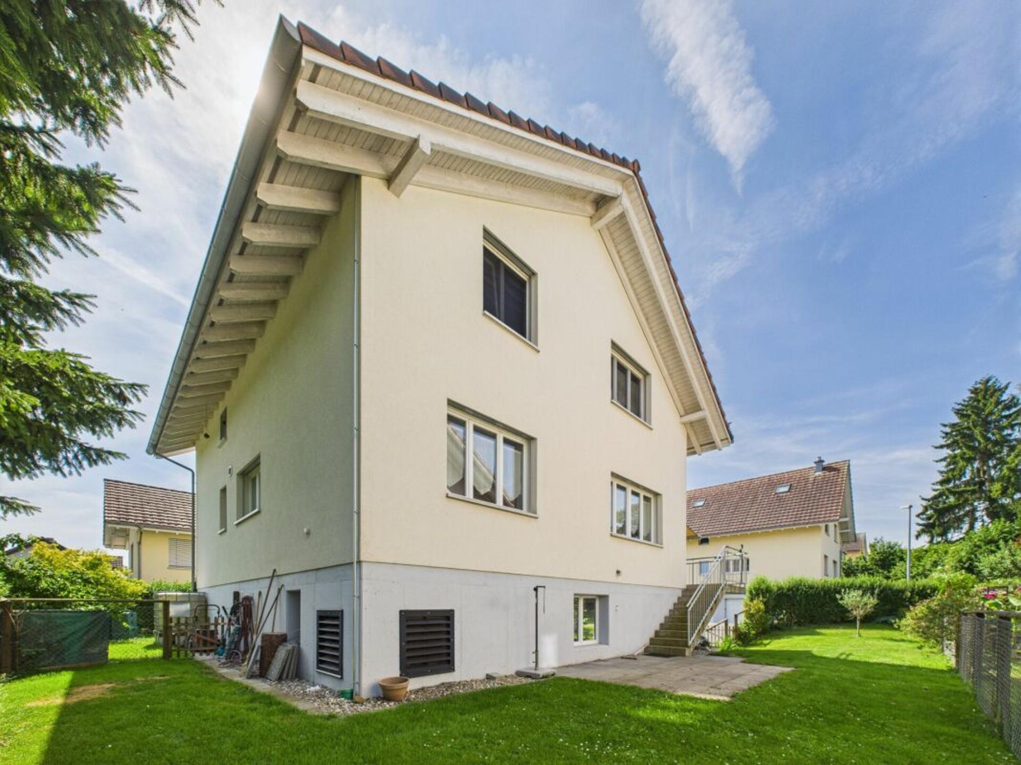 DETACHED IN A QUIET, CHILD-FRIENDLY LOCATION - 1