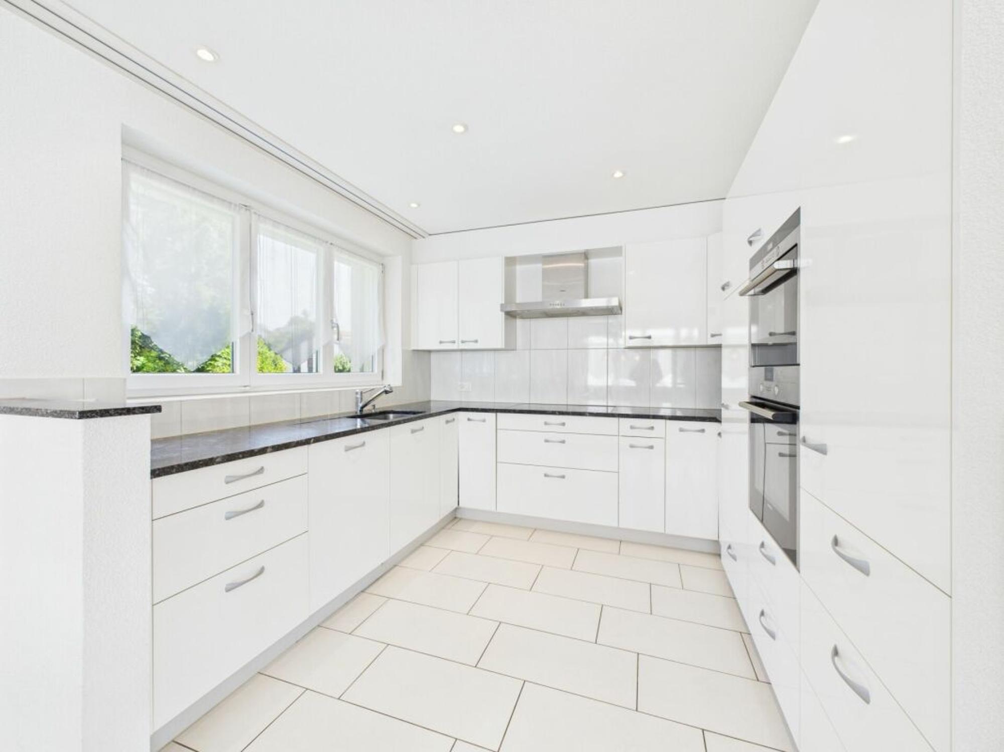 DETACHED IN A QUIET, CHILD-FRIENDLY LOCATION - 3