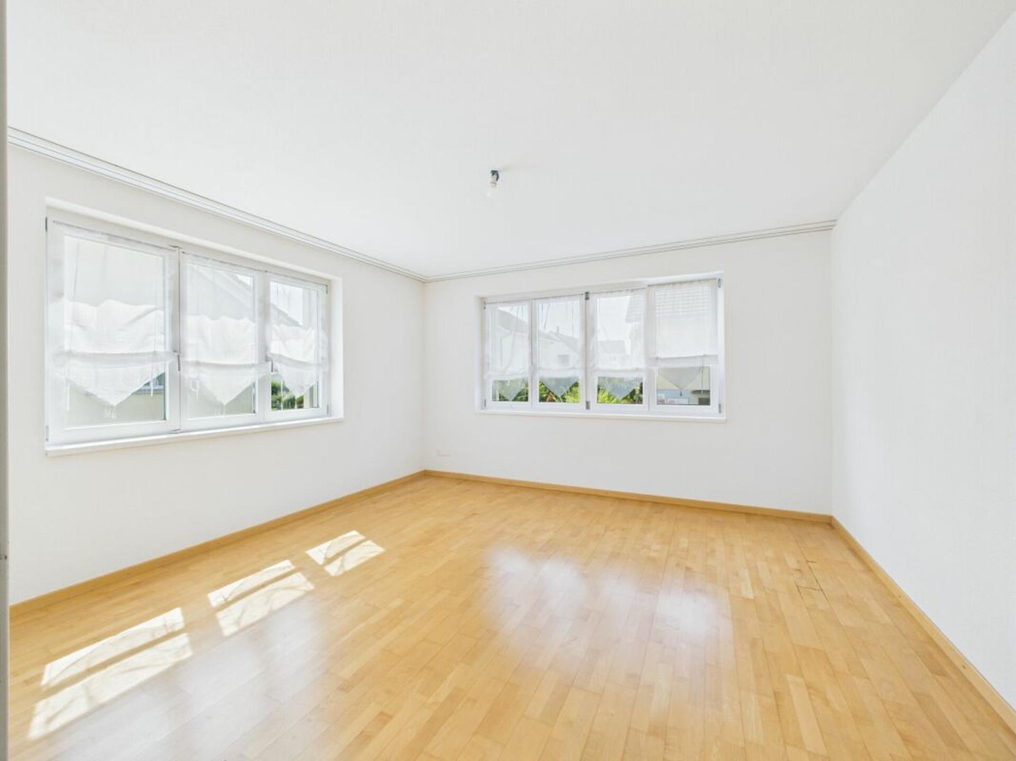 DETACHED IN A QUIET, CHILD-FRIENDLY LOCATION - 6