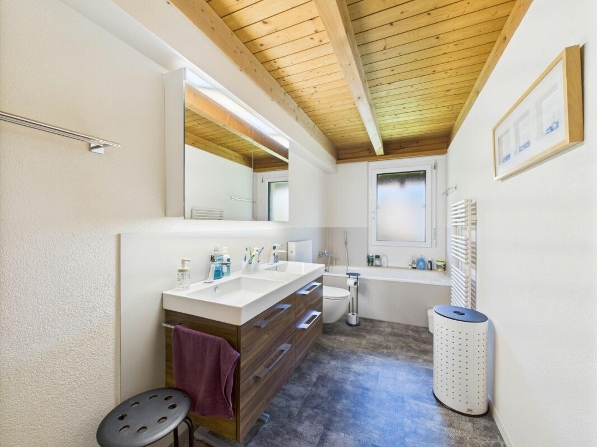HIGH-QUALITY RENOVATION IN A QUIET, CHILD-FRIENDLY LOCATION - 5
