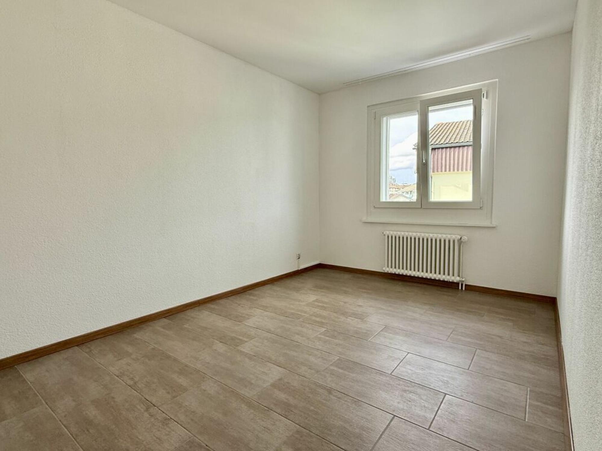 CENTRAL WITH ENLARGED BALCONY - 6