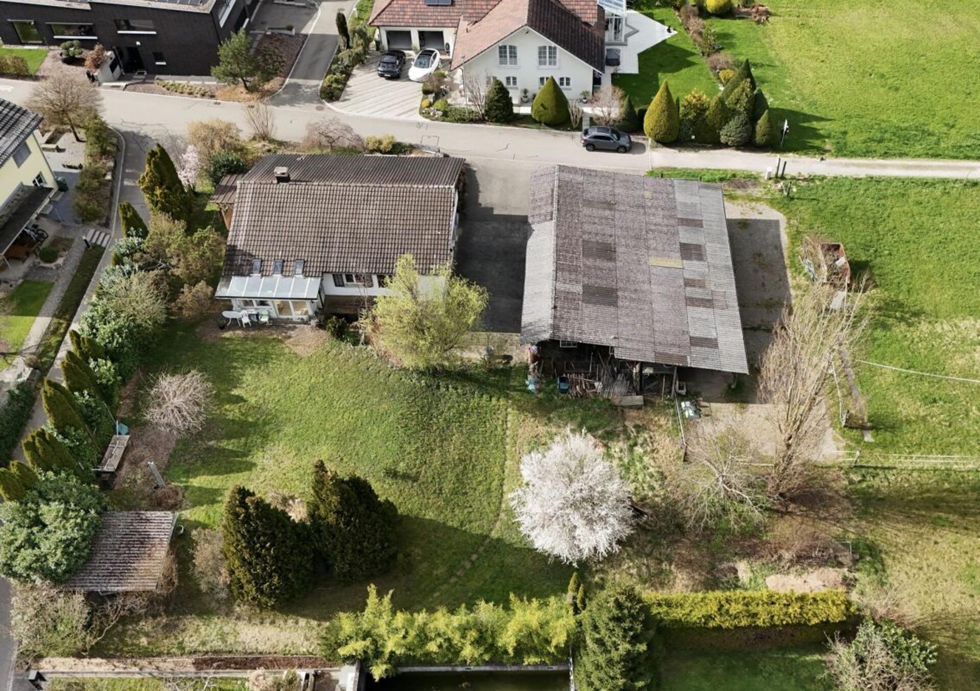 SPACIOUS PROPERTY IN A QUIET LOCATION - 0