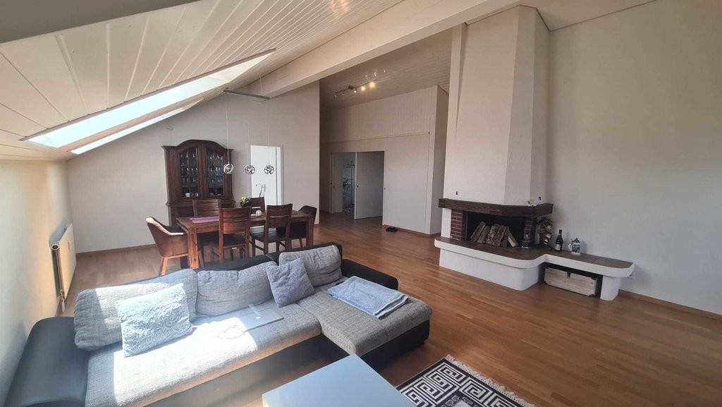 Grosszügige Dachwohnung mit Balkon! - 1