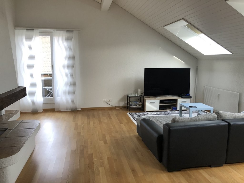 Grosszügige Dachwohnung mit Balkon! - 2