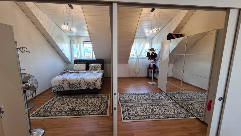 Grosszügige Dachwohnung mit Balkon! - 3