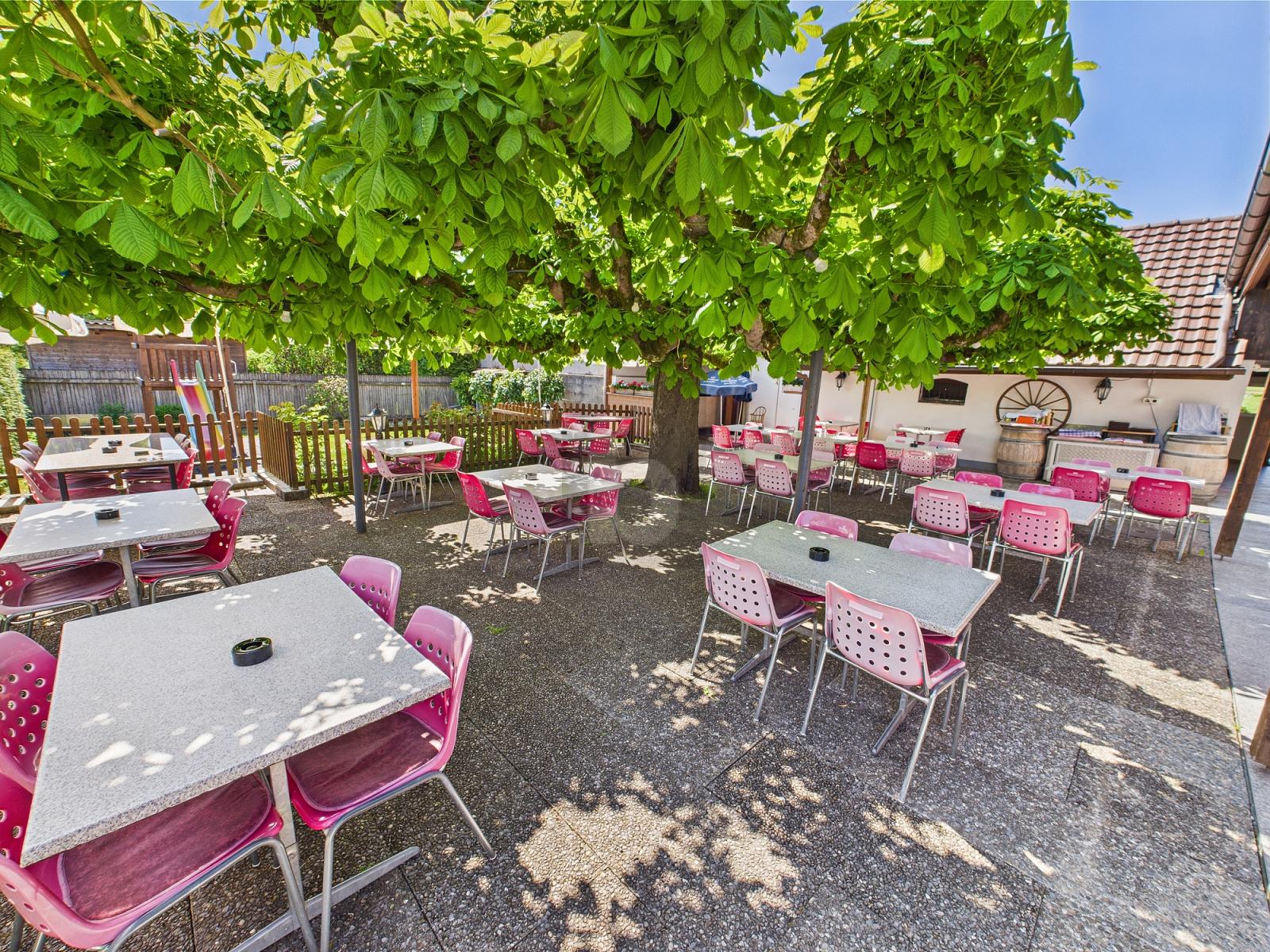 VIEL PLATZ MIT EINLADENDER ATMOSPHÄRE - 1
