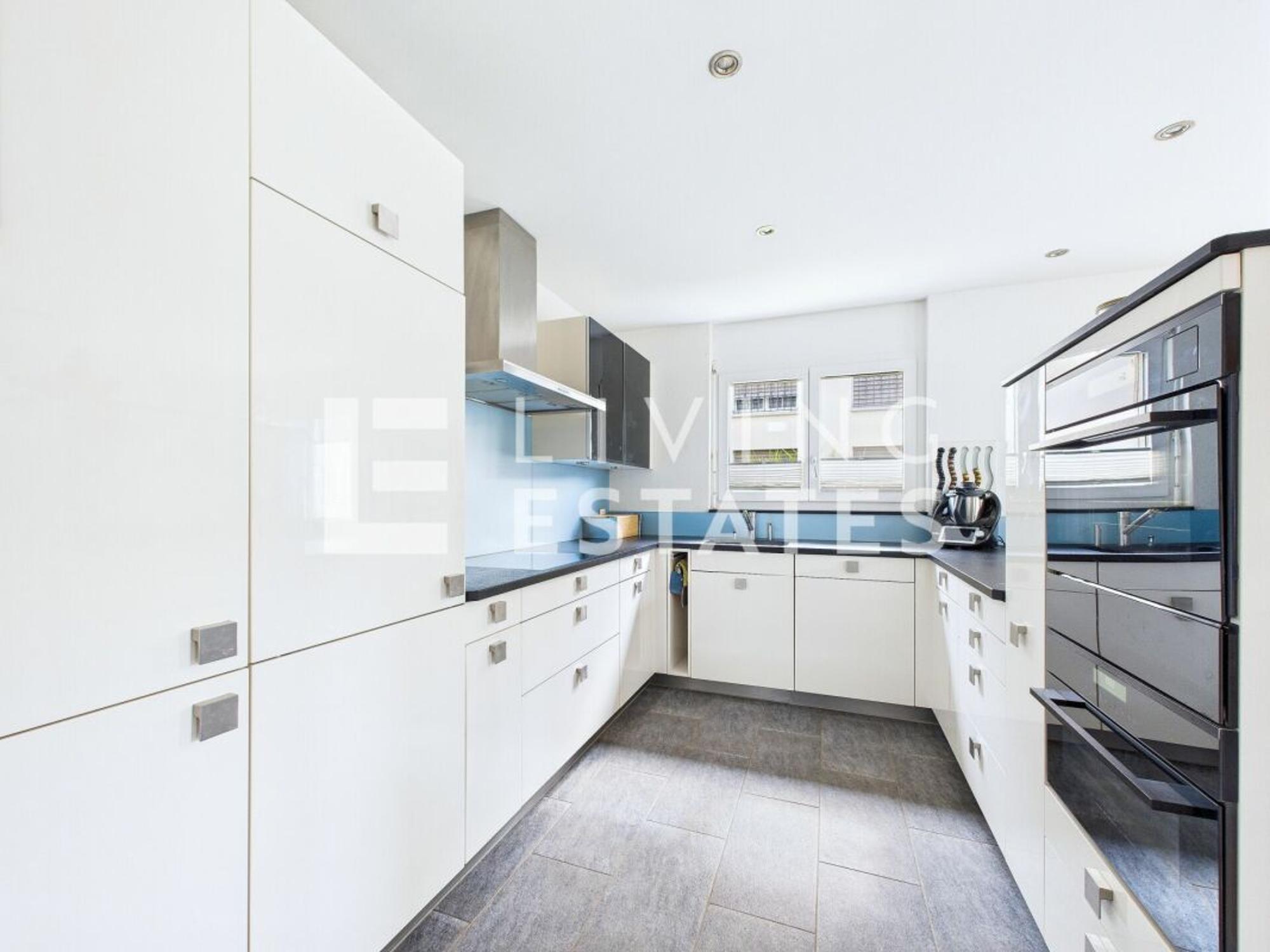YOUR NEW HOME – TIMELESS, FILLED WITH LIGHT, READY TO MOVE IN - 2
