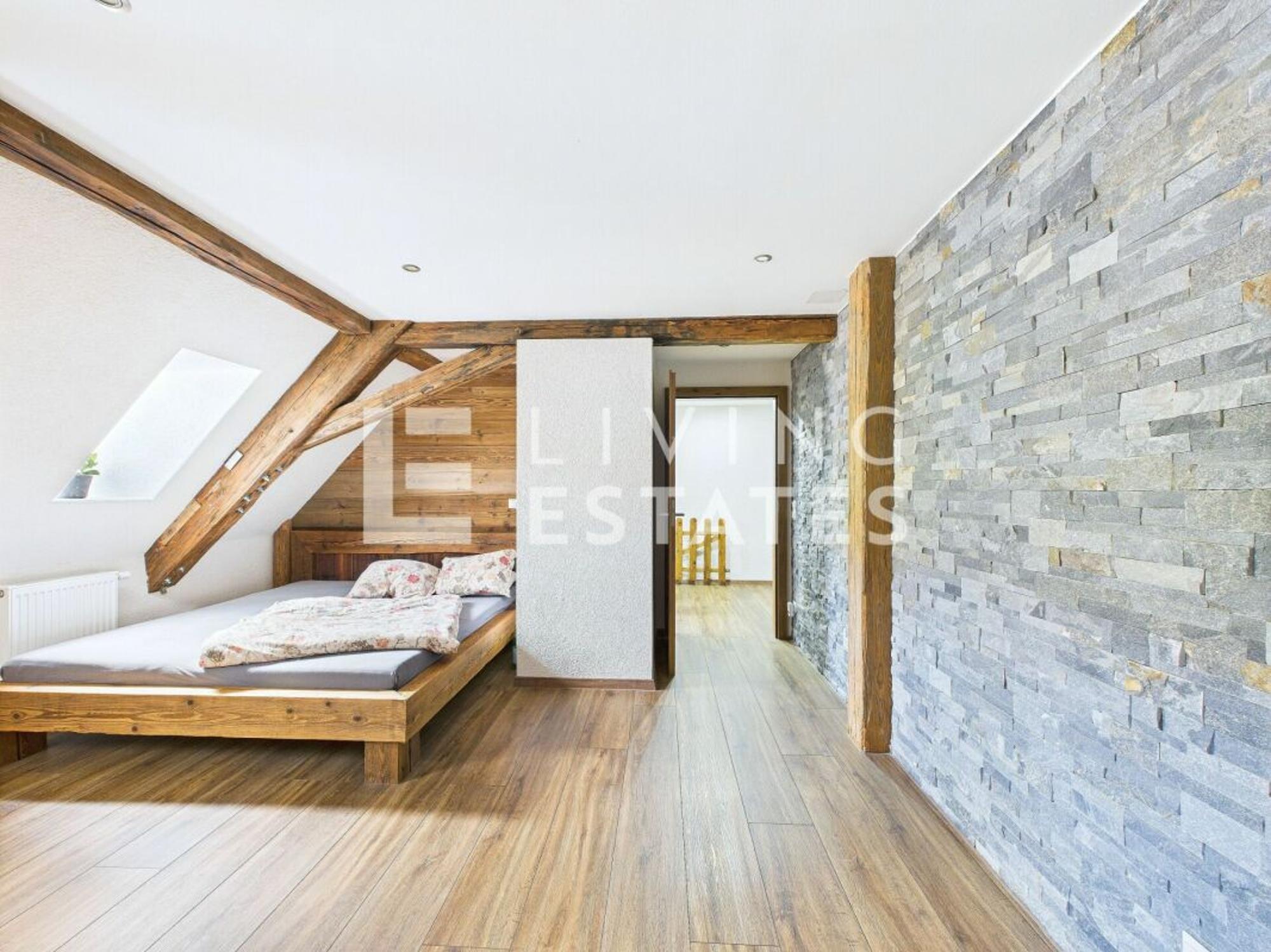 A JEWEL BETWEEN TRADITION AND MODERNITY - 11