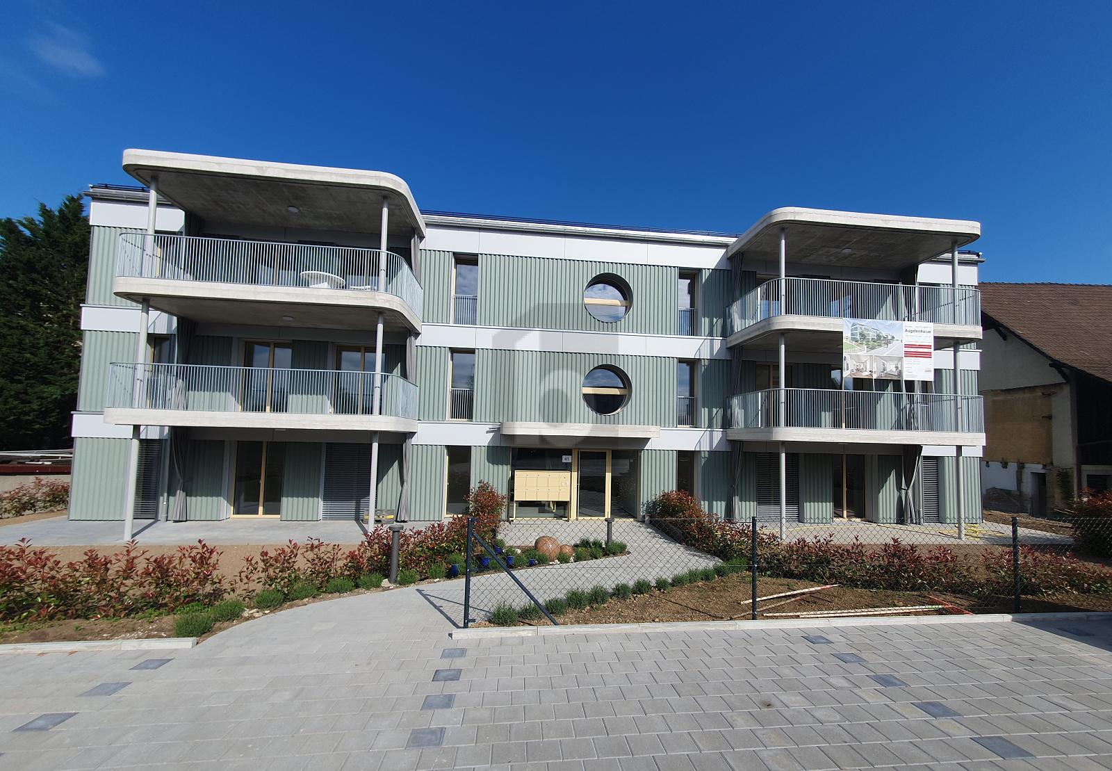 NEUBAU MIT WOHLFÜHL EFFEKT UND GROSSEM BALKON - 0