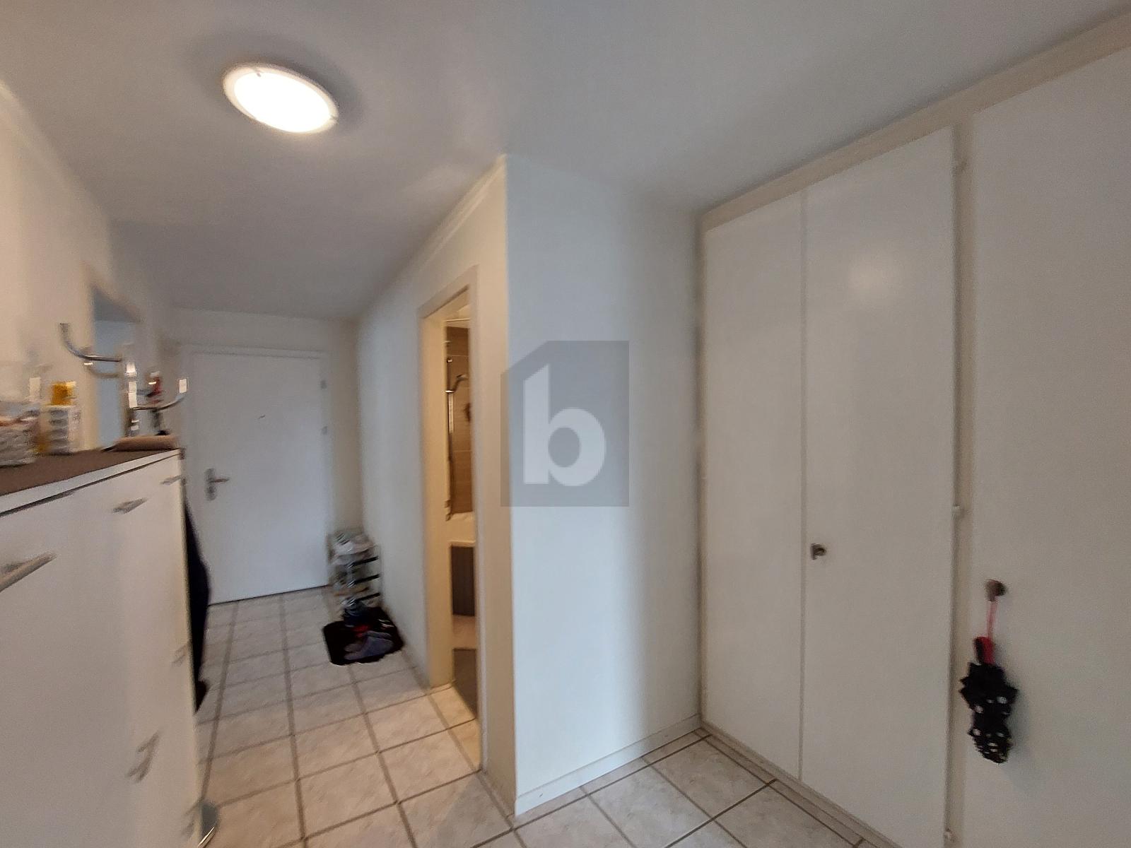 KOMPAKT, GUT AUSGESTATTET UND DOPPELBALKON - 0