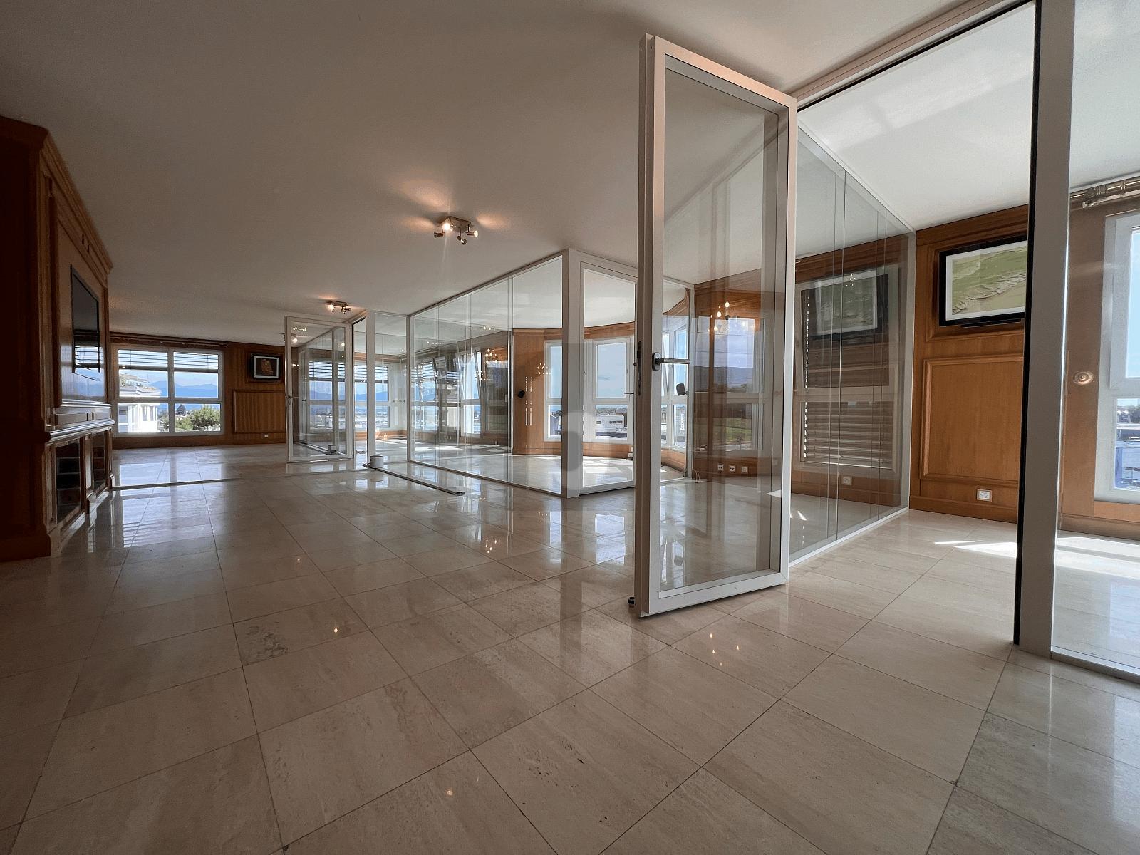 BUREAUX AVEC OPEN SPACE - 0